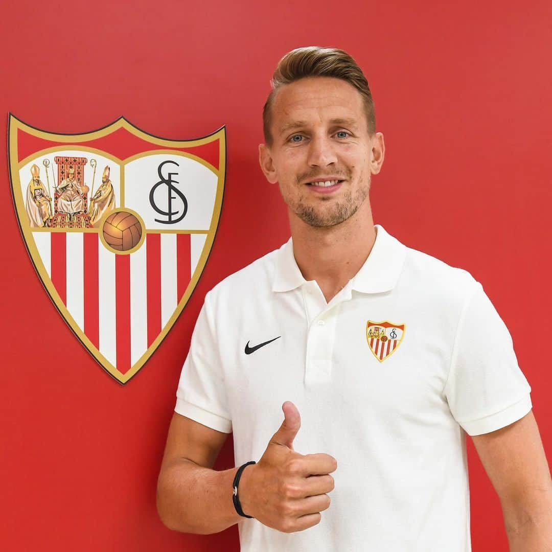 セビージャFCさんのインスタグラム写真 - (セビージャFCInstagram)「🗣 @luukdejong9: I´m really happy of course. It's an amazing opportunity and an amazing step for me. ⚪️🔴 #Welcome #WeareSevilla #vamosmiSevilla」7月2日 4時40分 - sevillafc