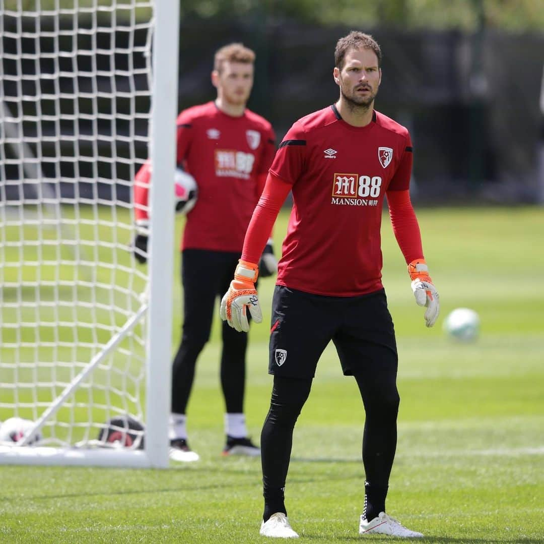 アスミル・ベゴヴィッチさんのインスタグラム写真 - (アスミル・ベゴヴィッチInstagram)「Nice first day back training! ✅ ⚽️」7月2日 4時48分 - asmir1