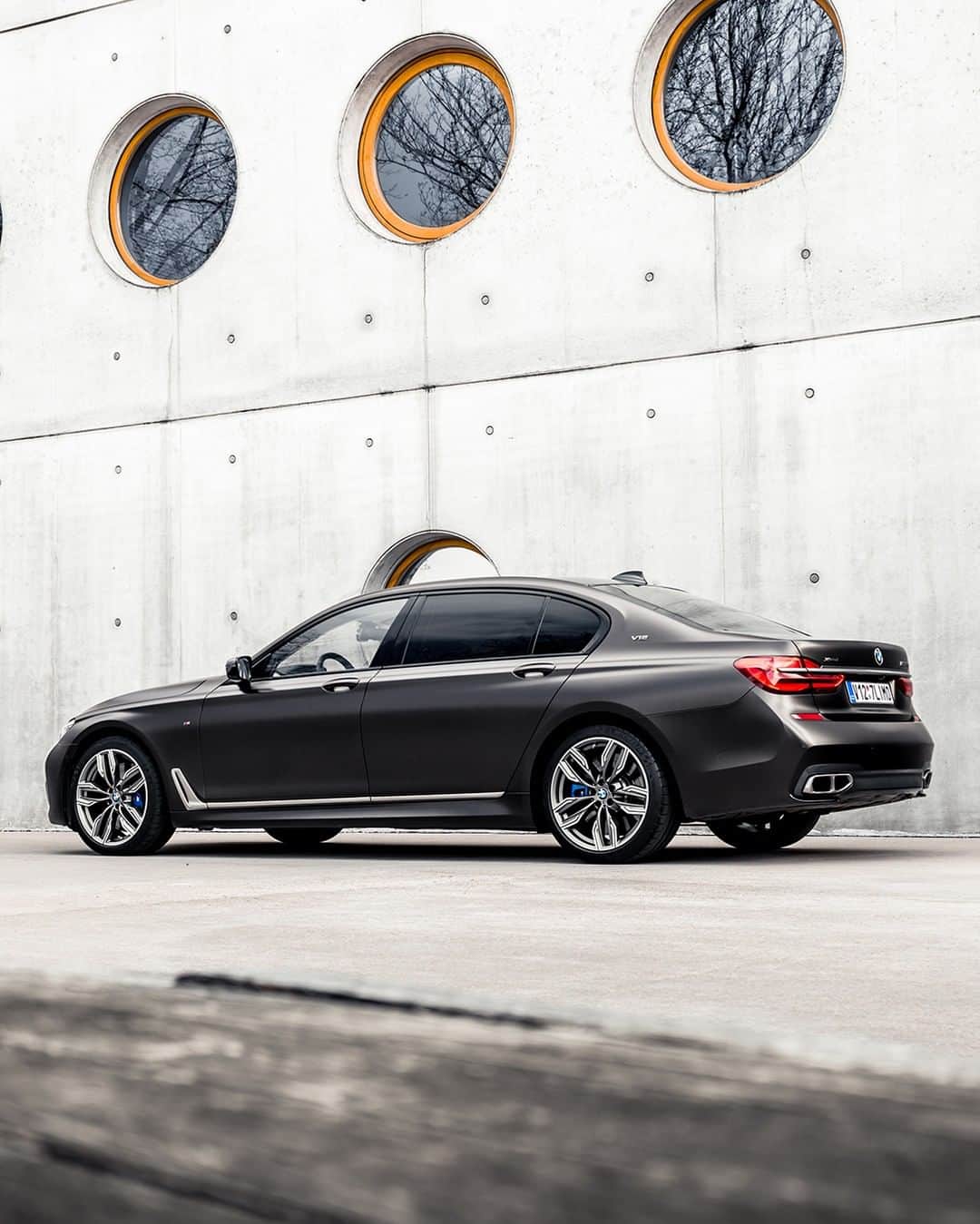 BMWのインスタグラム：「Exclusive collection of luxury and power. The BMW 7 Series Sedan. #BMWrepost @clean.f22 @beladatomas #THE7 #BMW #7Series __ BMW M760Li xDrive Sedan: Fuel consumption in l/100 km (combined): 12.5 - 12.4. CO2 emissions in g/km (combined): 285 - 282, exhaust standard EU6d-TEMP. The values of fuel consumptions, CO2 emissions and energy consumptions shown were determined according to the European Regulation (EC) 715/2007 in the version applicable at the time of type approval. The figures refer to a vehicle with basic configuration in Germany and the range shown considers optional equipment and the different size of wheels and tires available on the selected model. The values of the vehicles are already based on the new WLTP regulation and are translated back into NEDC-equivalent values in order to ensure the comparison between the vehicles. [With respect to these vehicles, for vehicle related taxes or other duties based (at least inter alia) on CO2-emissions the CO2 values may differ to the values stated here.] The CO2 efficiency specifications are determined according to Directive 1999/94/EC and the European Regulation in its current version applicable. The values shown are based on the fuel consumption, CO2 values and energy consumptions according to the NEDC cycle for the classification. For further information about the official fuel consumption and the specific CO2 emission of new passenger cars can be taken out of the „handbook of fuel consumption, the CO2 emission and power consumption of new passenger cars“, which is available at all selling points and at https://www.dat.de/angebote/verlagsprodukte/leitfaden-kraftstoffverbrauch.html.」