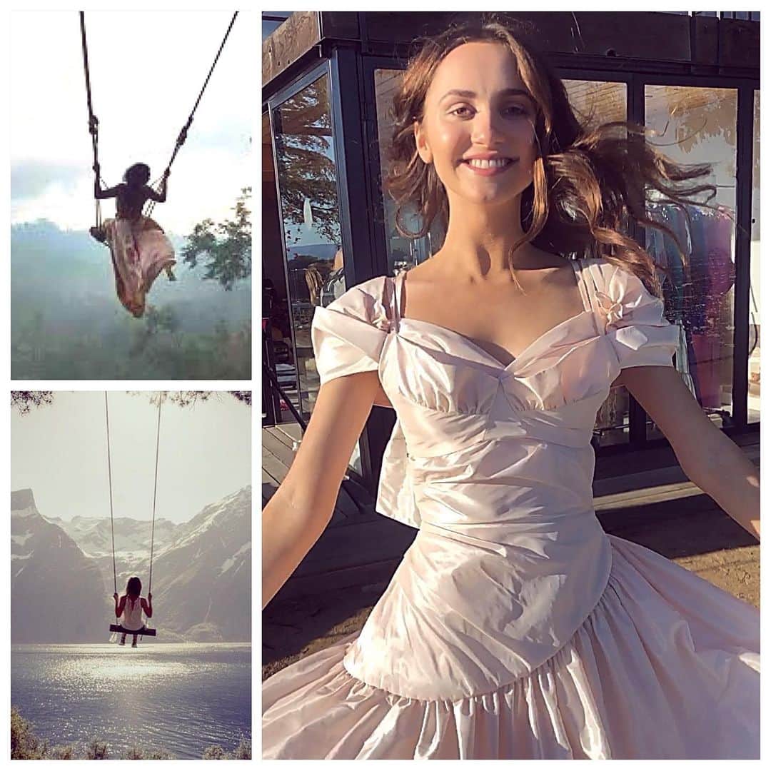 JO BAKERのインスタグラム：「M A U D E • A P A T O W 🇺🇸 A L E X A • D E M I E🇺🇸 Mountain high swings... over looking LA skyline ..was the exact scene for this sweet editorial... #maudeapatow #alexademie for @portermagazine  Hair @hairbyjohnd  Makeup by me #jobakermakeupartist  using @weleda_usa  Clean ....healthy..... glowing ...radiant ...skin was the look!! #weledapartner」