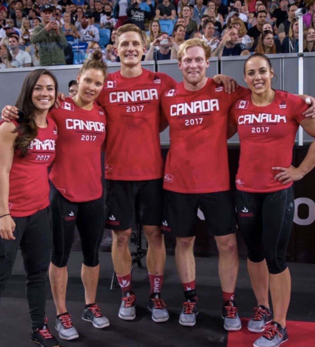 Camille Leblanc-Bazinetさんのインスタグラム写真 - (Camille Leblanc-BazinetInstagram)「Happy Birthday Canada 🇨🇦!!! Bonne fête Canada 🇨🇦!!! “  I love you, love the culture, love the people... will always be my roots and my family ♥️🇨🇦 #hey #sorry #sorryforsayingsorry #canada #happybirthday」7月2日 5時11分 - camillelbaz