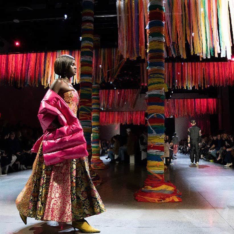 プラバルグルンさんのインスタグラム写真 - (プラバルグルンInstagram)「She walks in beauty.  The absolutely gorgeous Duckie Thot wears the patchwork hand-loomed Varanasi brocade strapless moulded seam dress with  pomegranate nylon puffer stole.  #pgworld #pgmuse #beautywithsubstance #femininitywithabite #modernglamour #eastmeetswest」7月2日 5時17分 - prabalgurung