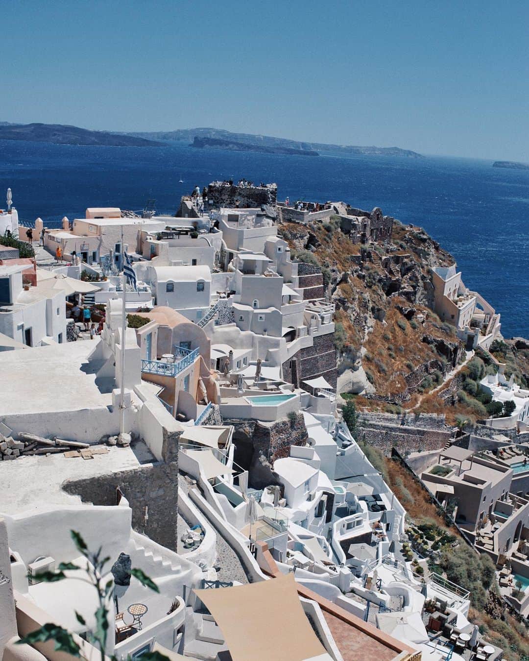 ブルーナ・テノリオさんのインスタグラム写真 - (ブルーナ・テノリオInstagram)「Life in Blue & White! 💙🇬🇷 #BrunaTakesTheWorld #Santorini #Greece #Travel #OOTD」7月2日 16時25分 - brunatenorio
