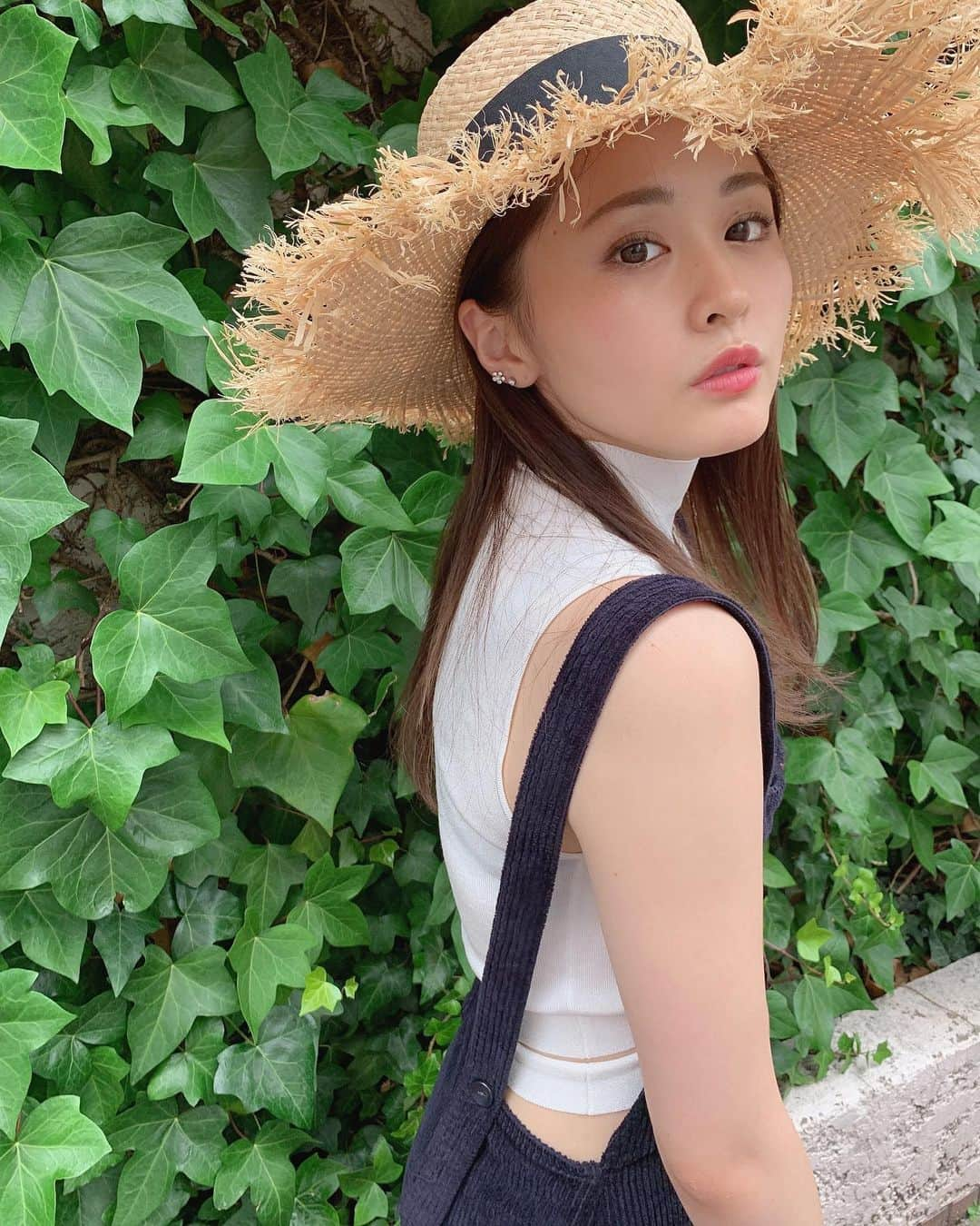 待鳥志織さんのインスタグラム写真 - (待鳥志織Instagram)「・ ICHIROさん帽子のつば毟りすぎてた。笑 ヘアーは(@ichiro_harada )さん、 メイクは(@bocchi4645)さんがしてくれた！ いつもよりだいぶナチュラル☺︎ 多分テーマはあいみょんのマリーゴールド (絶対違う、今自分で勝手に決めた) ・ #pia#美容室#hairstyle#make #畑仕事感出してこ」7月2日 14時59分 - __.shiori_