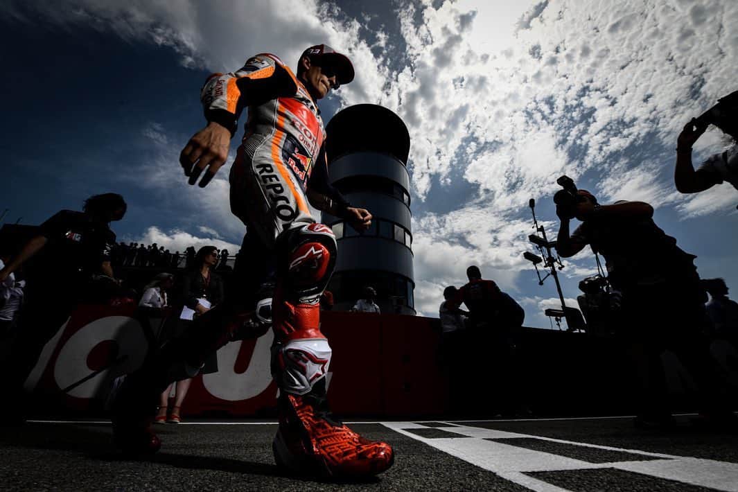 MotoGPさんのインスタグラム写真 - (MotoGPInstagram)「When all there's left to do is race 🔥 // Swipe left ⬅️ to check out the #MotoGP grid gallery of the #DutchGP 🇳🇱 #Motorcycle #Racing #Motorsport」7月2日 15時17分 - motogp