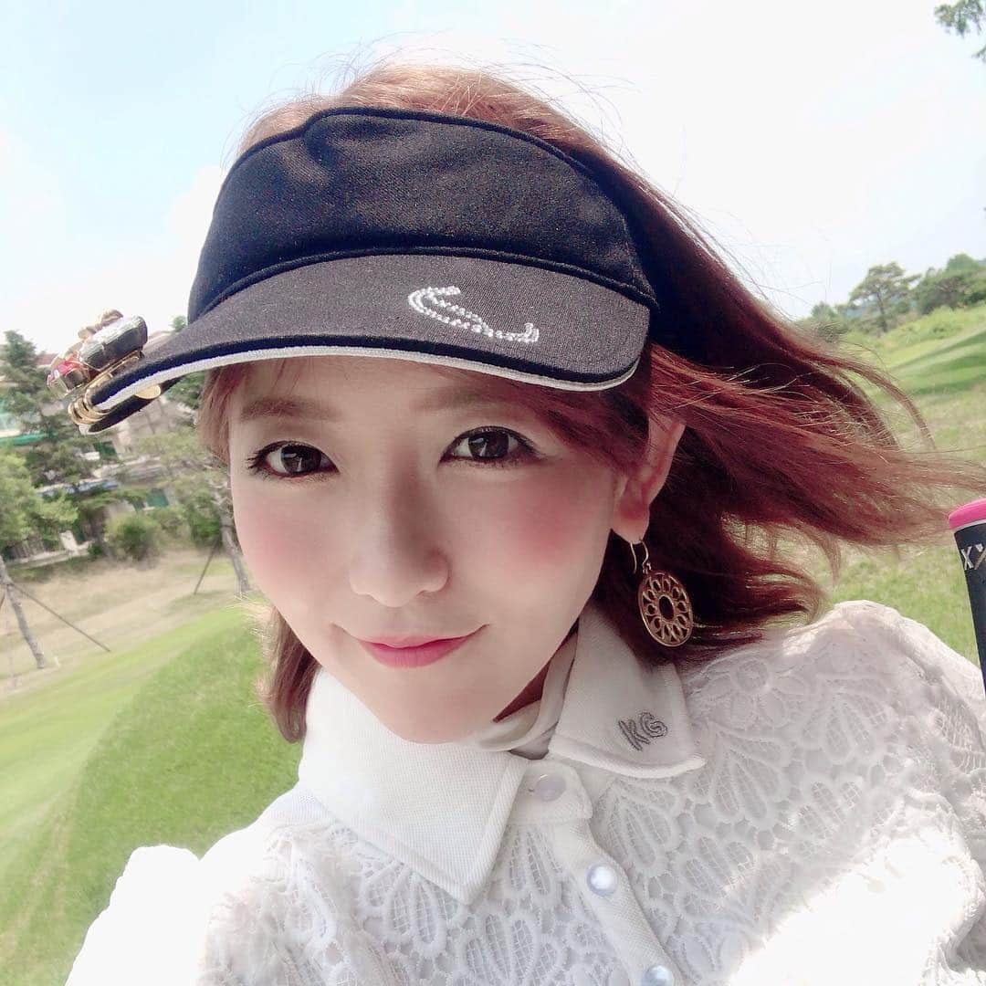 のインスタグラム：「韓国のお友達と合流して初ゴルフ⛳️ #初海外ゴルフ #緊張する #韓国 #なちゅ #言葉の壁ない #楽しい  #ladiesgolf #golfhotties #golfbabes #golflife #golfstagram #japanesegirl #model #lovegolf #girlswhogolf #cute #golfer #ゴルフ #ゴルフ大好き #golfholic #instagolf  #高尔夫球 #골프 #ゴルフコーデ  #ゴルフ #golf #instagolf #ゴルフ女子 #golfer #golfgirl #golflife #ladiesgolf #golfstagram #lovegolf」