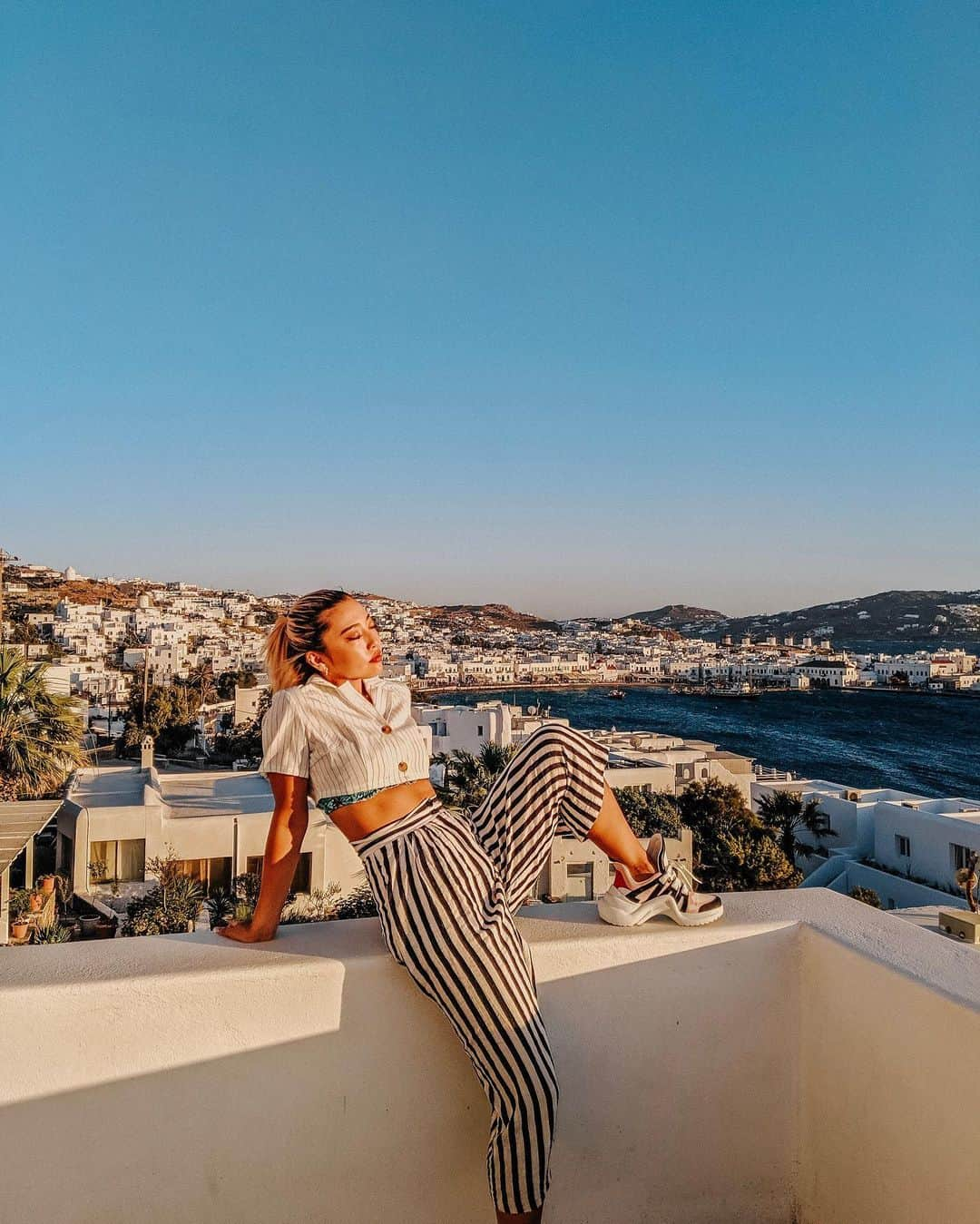 植野有砂さんのインスタグラム写真 - (植野有砂Instagram)「golden time in Mykonos 🧡🌅ミコノスの夕陽感動だった😭❤️ #mykonos #ミコノス」7月2日 15時12分 - alisaueno