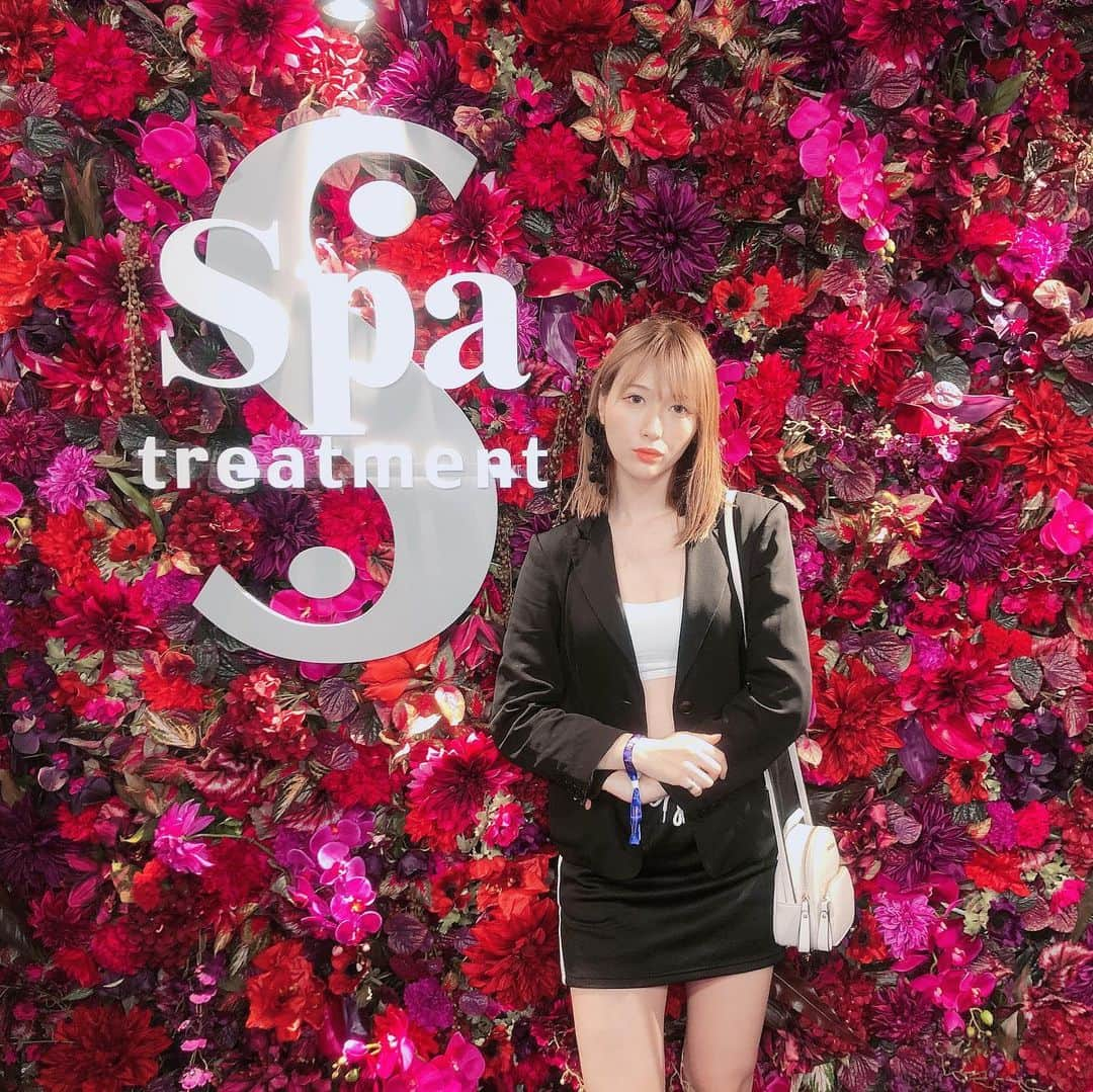 はりーさんのインスタグラム写真 - (はりーInstagram)「spa treatment…🌹 @spatreatment.jp @beautycon ． ． ． 化粧品も優秀なbrand✔︎ thank you♡ ． ． #美脚ケア #美脚になりたい#脚フェチ#足の指#脚やせ #脚やせダイエット#美脚#足#足裏 #美脚モデル#足痩せ  #おフェロ #おフェロメイク #撮影 #インスタグラビア #被写体 #生足#ショートパンツ#フェチ画像 #足#足フェチ#生足#太もも#太ももフェチ#写真の中の私の世界インスタグラビア#太もも写真の世界展#足元倶楽部#足指」7月2日 15時14分 - kirarin_harry_official