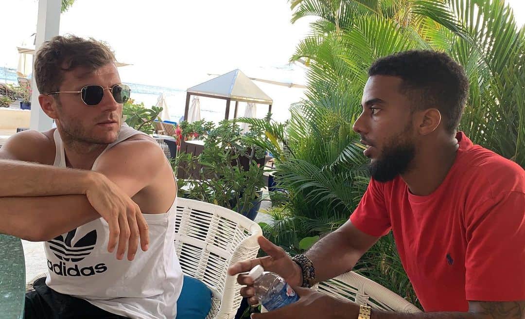 ペルパリム・ヘテマイのインスタグラム：「🎣🌴」