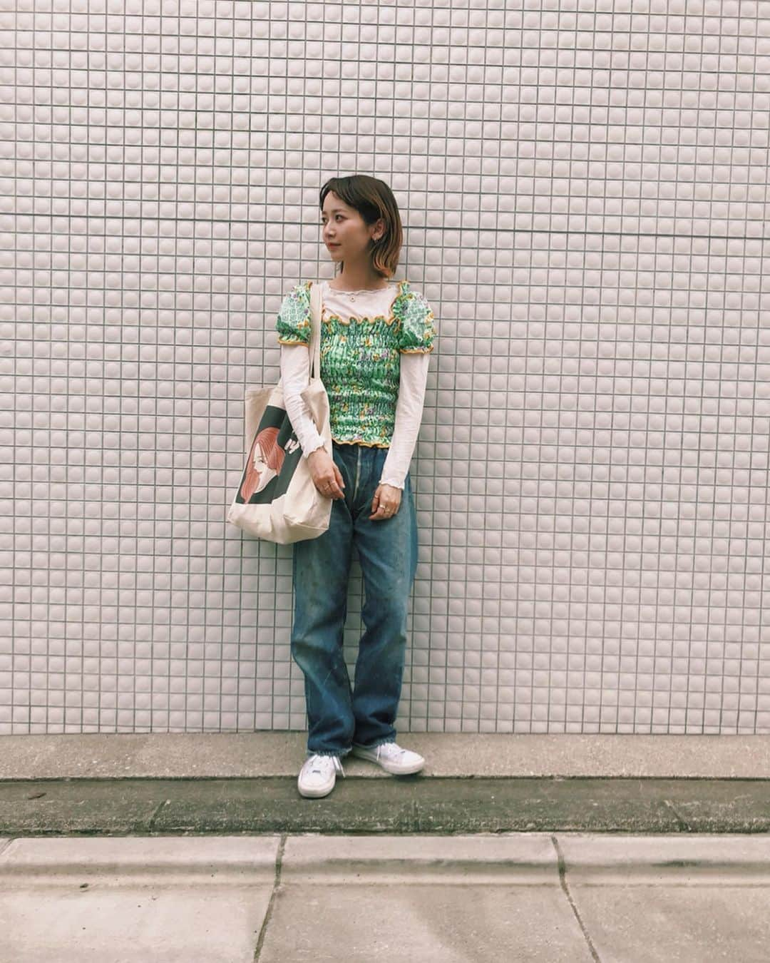 三戸なつめさんのインスタグラム写真 - (三戸なつめInstagram)「#なつめ服 @april_vintageclothing で購入したブロッコリみたいなトップス🥦 ボーイズライクに着てみました💚 . フォトバイ イッチキチ( @alysa_i  いつも誰かにコーディネート撮ってもらう時、わざわざ撮ってもらうのがすごい申し訳ない気持ちになっちゃうんだけど、イッチはいつも色んな場所で何枚も撮ってくれてモチベーションがすごい高い。笑 ありがたい🙏 #mito_natsume」7月2日 16時01分 - mito_natsume