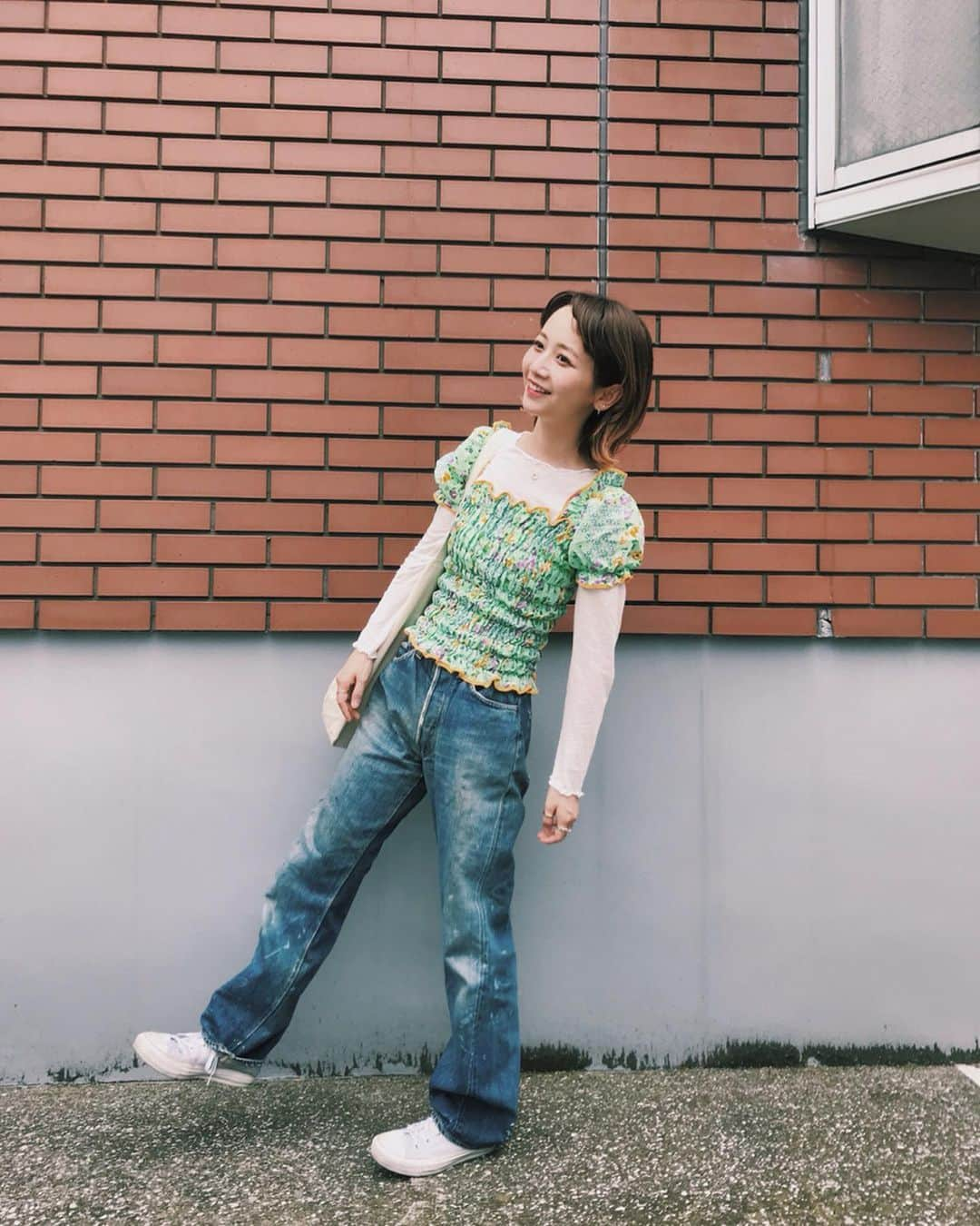 三戸なつめさんのインスタグラム写真 - (三戸なつめInstagram)「#なつめ服 @april_vintageclothing で購入したブロッコリみたいなトップス🥦 ボーイズライクに着てみました💚 . フォトバイ イッチキチ( @alysa_i  いつも誰かにコーディネート撮ってもらう時、わざわざ撮ってもらうのがすごい申し訳ない気持ちになっちゃうんだけど、イッチはいつも色んな場所で何枚も撮ってくれてモチベーションがすごい高い。笑 ありがたい🙏 #mito_natsume」7月2日 16時01分 - mito_natsume