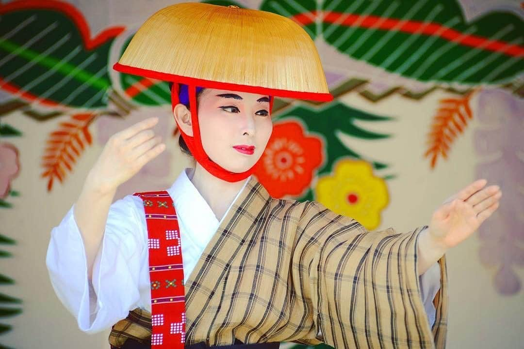 Be.okinawaさんのインスタグラム写真 - (Be.okinawaInstagram)「Okinawa's traditional performing arts - the Ryukyuan dance. The dances that uses the Munjuru straw hats depict the experiences of the commoners of Okinawa after 1879. 📷:@chie.fuku  #munjuru #むんじゅる #문주루 #ryukyudance #琉球傳統藝能 #琉球舞踊 #okinawantraditionaldance #okinawandance #traditionaldance #tradition #beokinawa #visitokinawa」7月2日 15時59分 - visitokinawajapan