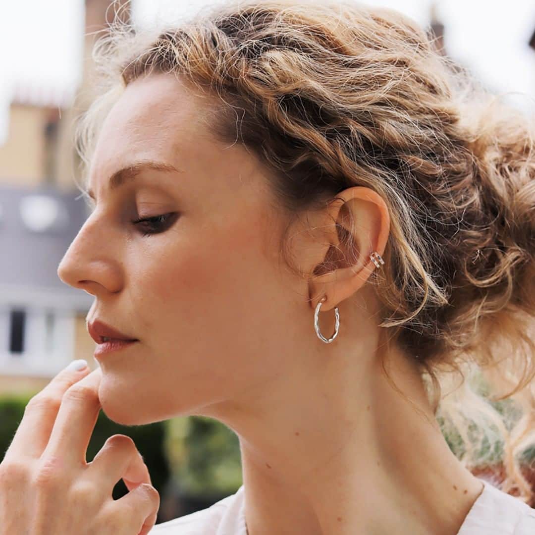 ダウアー&ホールさんのインスタグラム写真 - (ダウアー&ホールInstagram)「Summer style means stacking up the ear-wear and you can get this fab Ear Cuff to complete your look in our Sale now! . . #Sale #SummerSale #Discount #Offer #EarCuff #EarWear #Earrings #EarStack #Silver #SummerStyle #SummerLook #HolidayStyle #Jewellery #Jewelry #DowerAndHall」7月2日 16時10分 - dowerandhall