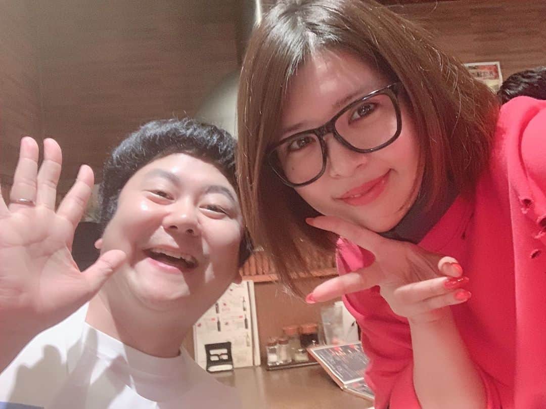 坂口杏里さんのインスタグラム写真 - (坂口杏里Instagram)「意外とお友達の中川パラダイスさん！ 昨日焼肉屋行って似てる人いるなーって思ってギリギリ見えるか見えないかの境い目から電話したらパラさんだったからびびったw ノンフィクション録画してるから見るの楽しみやでーって言ってくれた♡ パラさんホンマ優しいでー闇営しないでねw #坂口杏里  #中川パラダイス  #意外な  #友達  #優しい #闇営業  #しないでね」7月2日 16時14分 - anridayo33