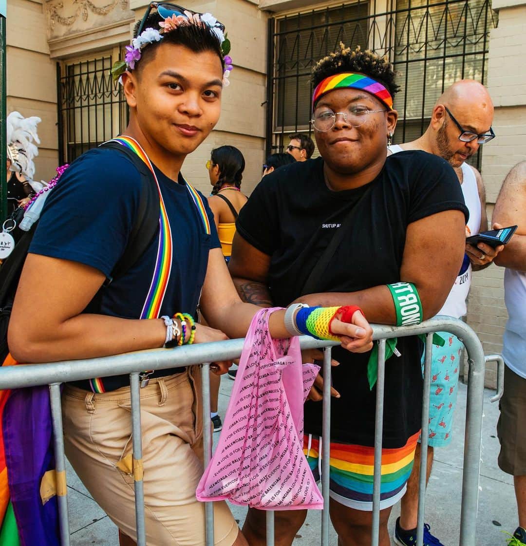 barneysnyofficialさんのインスタグラム写真 - (barneysnyofficialInstagram)「Photographer @hunterabrams caught some of the best moments at this year’s #WorldPride march. Head to our IG stories for the full photo essay on #TheWindow.」7月2日 7時22分 - barneysny