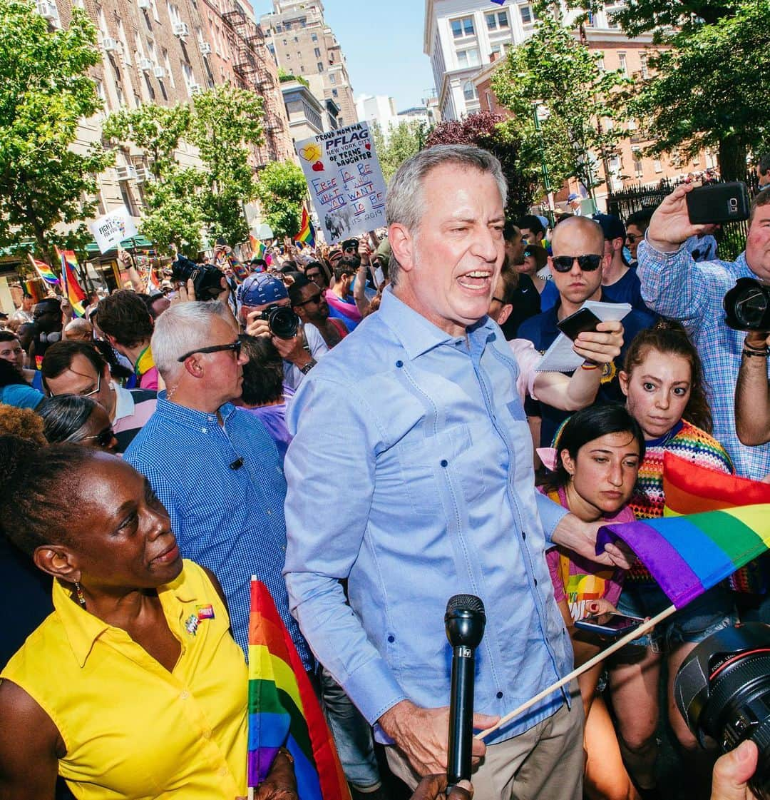 barneysnyofficialさんのインスタグラム写真 - (barneysnyofficialInstagram)「Photographer @hunterabrams caught some of the best moments at this year’s #WorldPride march. Head to our IG stories for the full photo essay on #TheWindow.」7月2日 7時22分 - barneysny