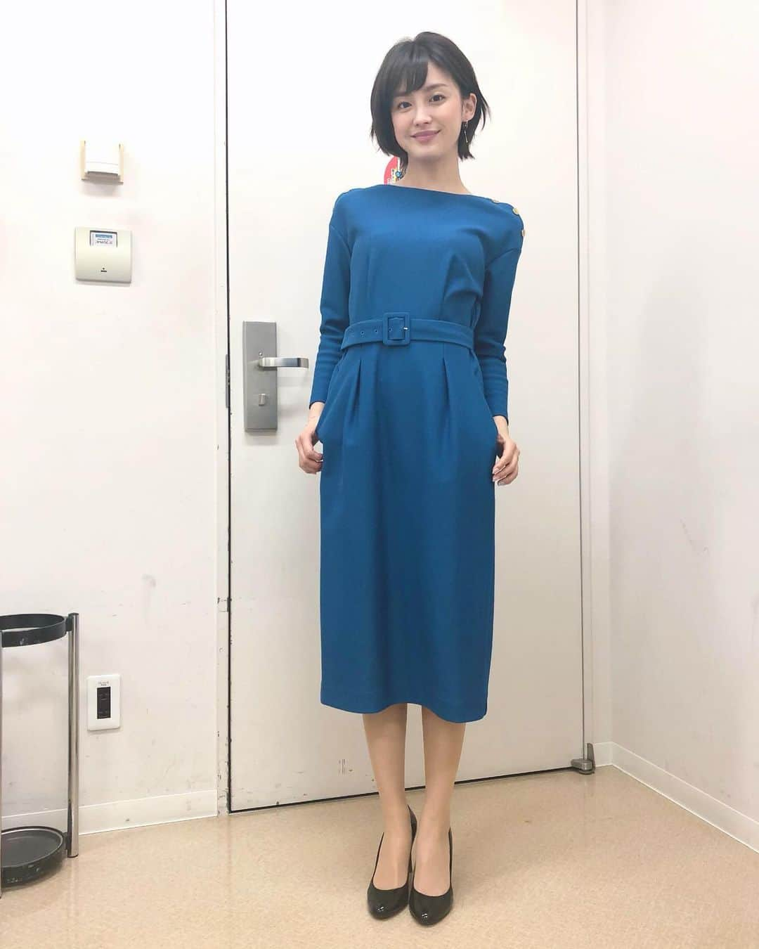 宮司愛海さんのインスタグラム写真 - (宮司愛海Instagram)「きょう夜8時からは#潜在能力テスト ！ 今回はインテリチームvs叩き上げチームです(^^) インテリチームには、京大卒・呉城久美さんや、「パンケーキ食べたい♪」のフレーズで、話題の夢屋まさる（現役慶應大生）さんが初登場です✨ . ゲストはこちらの方々💁‍♀️ 井上裕介（NON STYLE）さん 岩永徹也さん 大場美奈（SKE48）さん 小倉優子さん 呉城久美さん グローバーさん 佐藤仁美さん 武井壮さん 土屋伸之（ナイツ）さん 西村和彦さん 東国原英夫さん 向井慧（パンサー）さん 夢屋まさるさん 渡邊渚さん . #衣装 はシンプルな青のタイトワンピース。 この収録の前に久しぶりの高熱で倒れていたからか目があまり開きませんでした...涙」7月2日 7時36分 - manami_miyaji