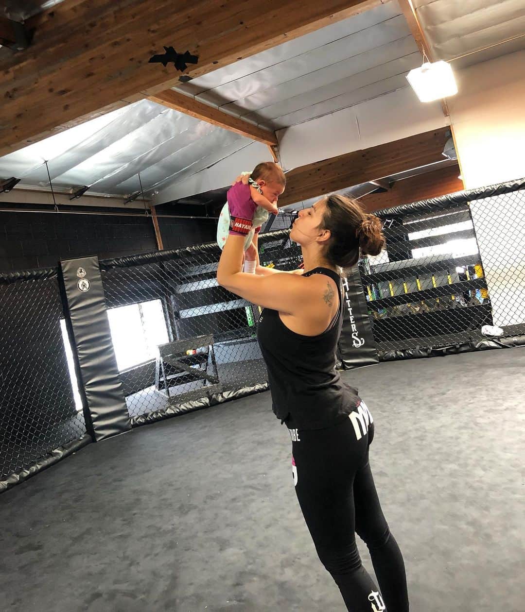 マッケンジー・ダーンのインスタグラム：「My biggest motivation! Thanks for coming to watch me train today baby! || obrigada por vir me assistir treinar minha linda!! Minha maior motivação!!💕🙏🏼👊🏼 #ufc #backsoon #ufcbrasil #voltandoembreve」