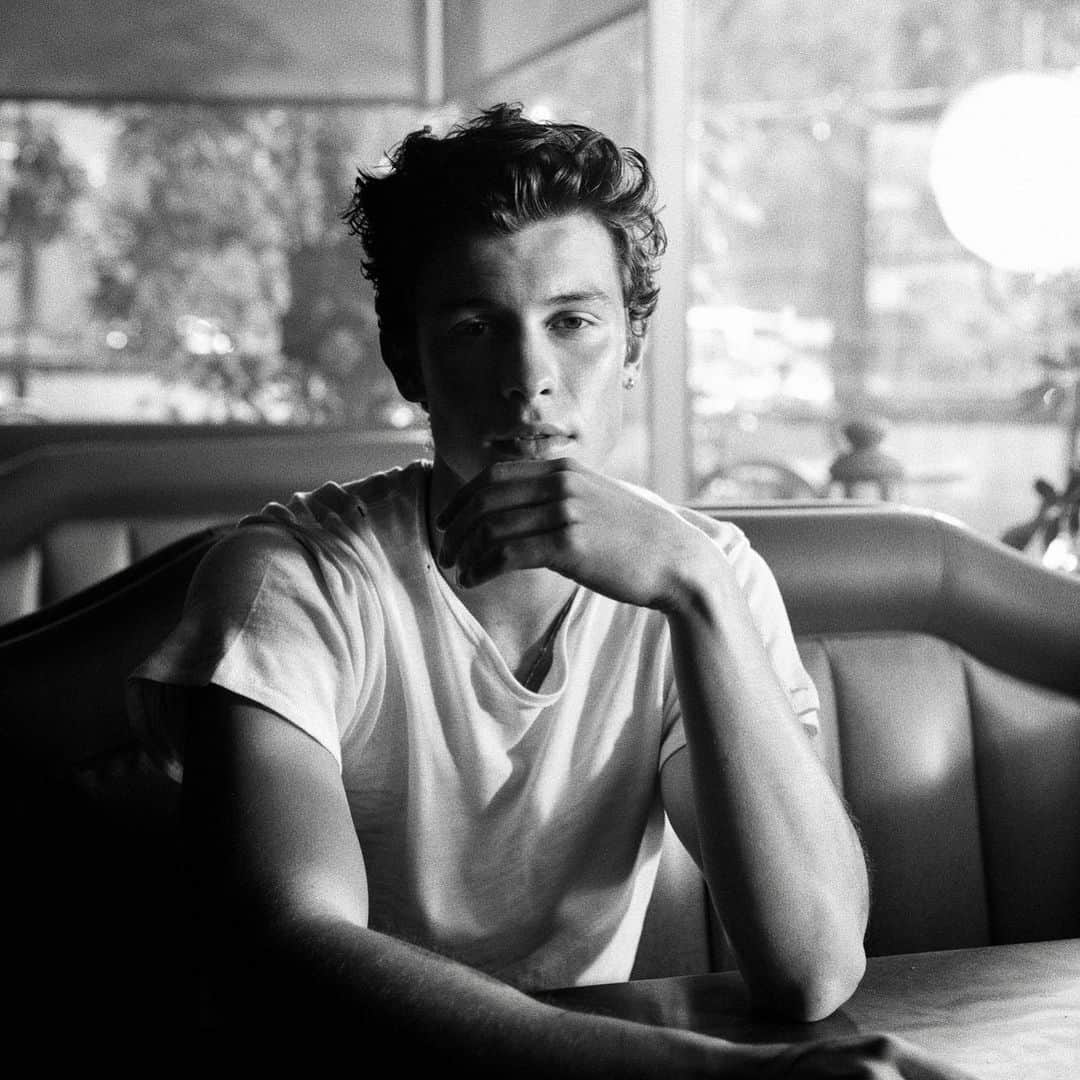 ショーン・メンデスさんのインスタグラム写真 - (ショーン・メンデスInstagram)「🖤」7月2日 7時45分 - shawnmendes