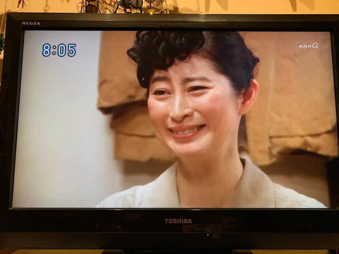 のインスタグラム：「昨夜、撮りためてた『なつぞら』見て涙出てスッキリして、飲みに行って、朝帰ってきて一応あと2話だけ見て寝よ〜としたら、まだとんでもないシーン残ってた、  ダメ元で自分の顔を撮ってその1話見直してみたけど鼻風船出るくらい出た、笑💦  #なつぞら #涙腺８０代」