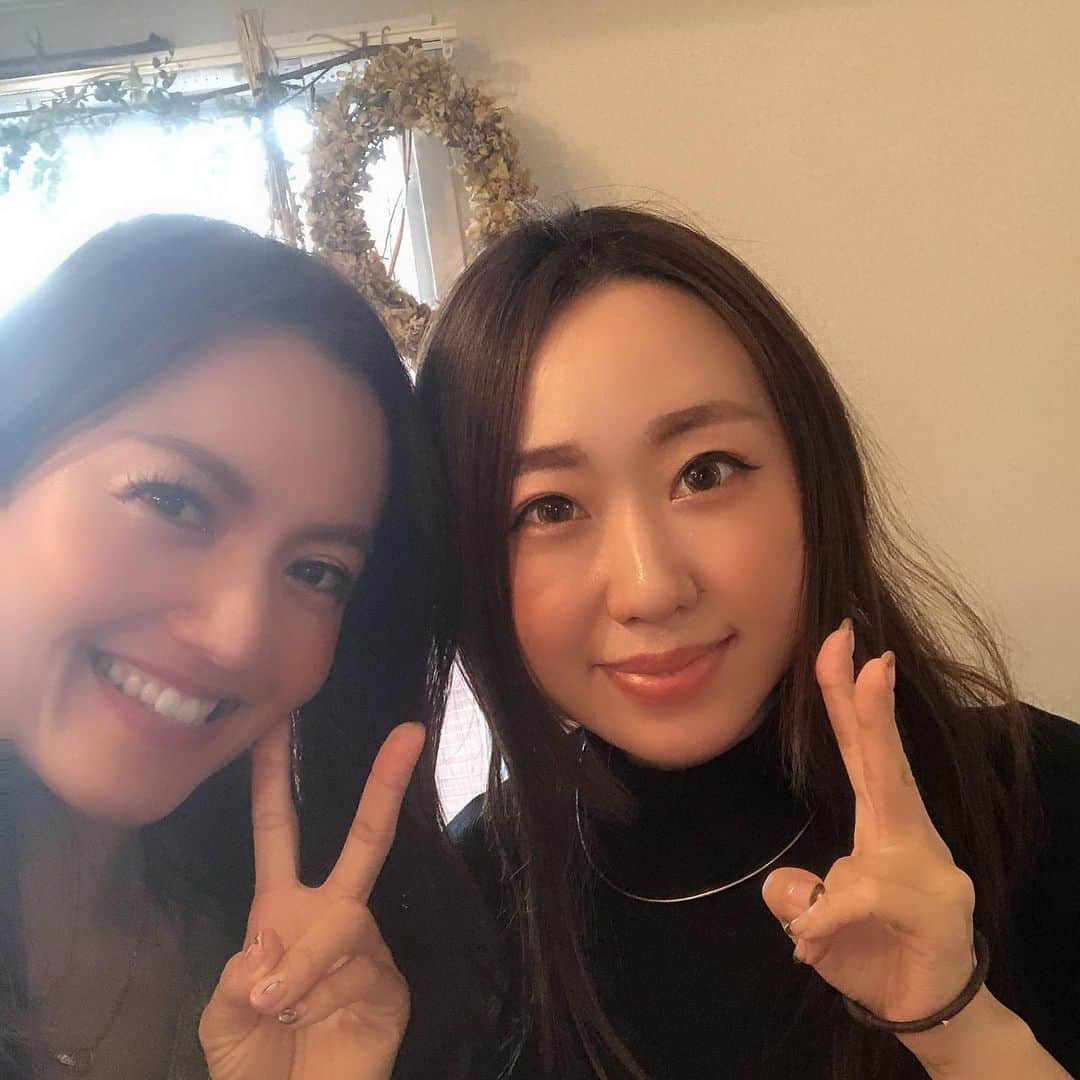 松澤由美さんのインスタグラム写真 - (松澤由美Instagram)「Bom dia❤️ Eu desenhei um novo prego.  昨日は、ブラジル前に新しいネイルをゆうこちゃんに描いてもらいましたぁ❤️ コントラストが可愛い、リアル魚！！！ #singerlife #brazil #anisong #yumimatsuzawa #nailart」7月2日 7時58分 - yumimatsuzawa