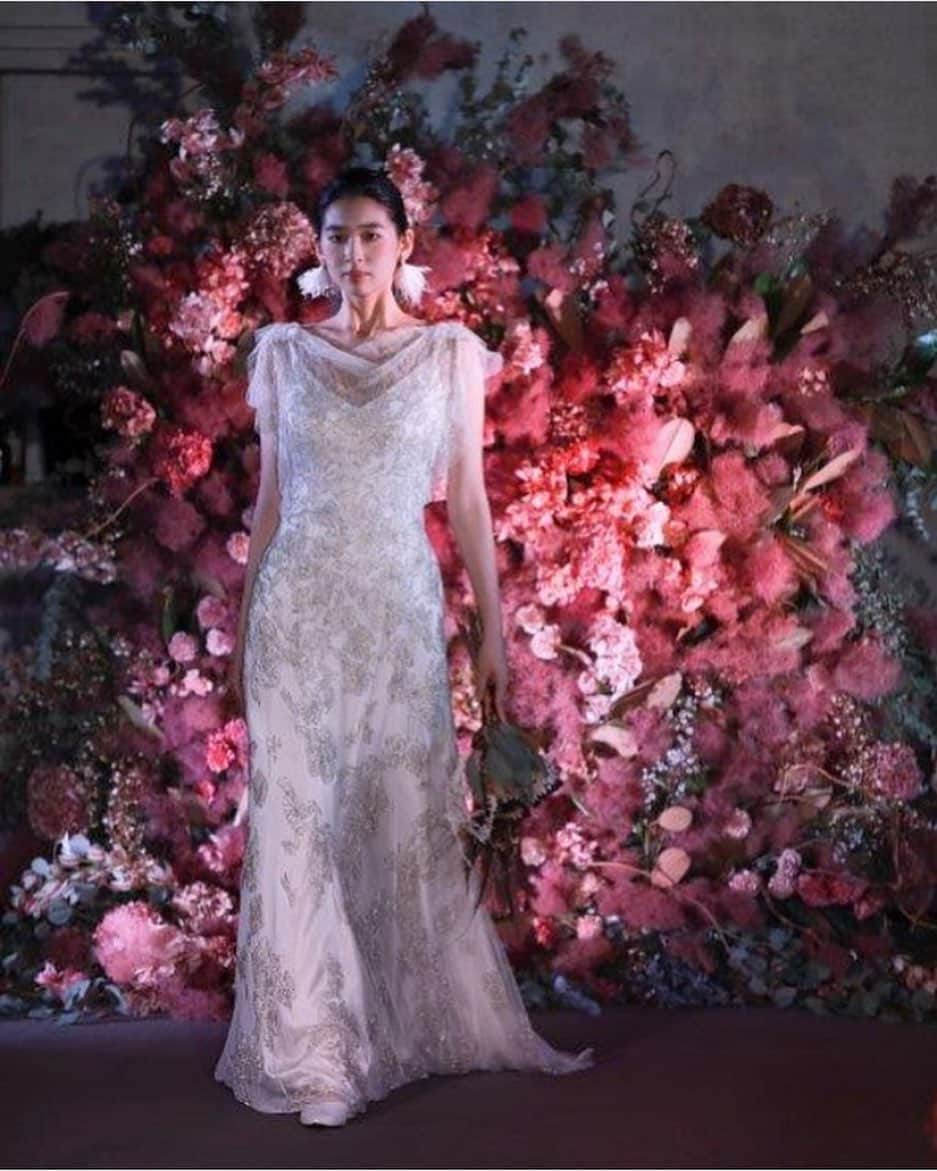 伊藤友奈さんのインスタグラム写真 - (伊藤友奈Instagram)「photo by. @vamp.kadota  @jennypackhambridal @kitanoclubsola @thetreatdressing #solafes#jennypackham#paris#parisfashionweek#beauty#dressshow#model#ny #dress#japanesemodel#modelshow#weddingdress#dryhair#hairstyle#weddinghairstyles#makeup#hairmakeup#thered#ソラフェス#北野クラブソラ#ウェディングショー#ザトリートドレッシング#2018」7月2日 8時30分 - youna.ito