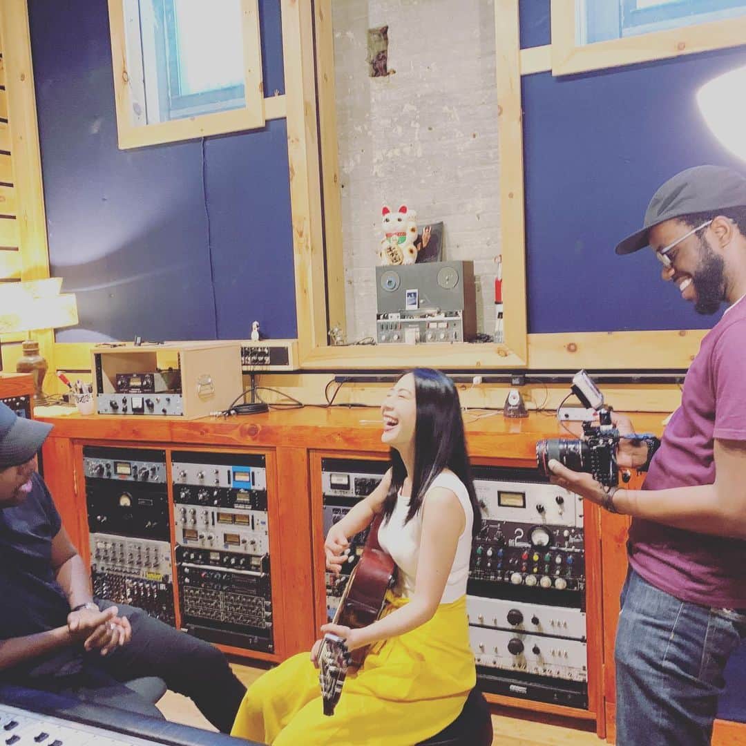 Ka-Naさんのインスタグラム写真 - (Ka-NaInstagram)「Hi guys! How are you? My new music video “Happiness” is finally completed :) Please check it out!!! The link in Bio. https://youtu.be/MjxeYeTAlY4  I have my shows in NY and Japan this summer! Please come to my shows and have fun together :D I’m really looking forward to seeing you all!!! Have a great evening ;) “Happiness Tour 2019 in Summer”  7/12 Rockwood Music Hall Stage3 in Manhattan in NY 7pm  https://www.eventbrite.com/e/ka-na-tickets-60710764531 “Japan Tour”  8/17 Shinjuku ReNY Tokyo 8/18 Nagoya ReNY Nagoya 8/20 BIGCAT Osaka  http://ka-na.us/ja/%e3%80%8chappiness-tour-2019-%e5%a4%8f-%e5%85%83%e5%b9%b4%e5%a7%8b%e5%8b%95%ef%bc%81girls-trio-%e3%80%8d/  ついに！！！ 新曲「Happiness」のPVが完成しましたー(≧∀≦)/ めーっちゃ嬉しいー♪ タイトル通り、とってもハッピーな作品になっています！ 私のインスタのバイオグラフィーからリンク飛べるので、みなさんぜひチェックしてくださいねー！！！ 日本でもNYでも、夏のツアーでみなさんにお会い出来るのを楽しみにしていまーす( ´ ▽ ` )ﾉ #ka-na#kanauemura#happiness#pv#nyc#manhattan#brooklyn#japantour#rockwoodmusichallstage3#新宿reny#名古屋renylimited#bigcat#植村花菜#newalbum」7月2日 8時31分 - kanajpop