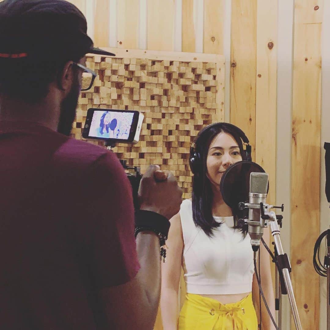 Ka-Naさんのインスタグラム写真 - (Ka-NaInstagram)「Hi guys! How are you? My new music video “Happiness” is finally completed :) Please check it out!!! The link in Bio. https://youtu.be/MjxeYeTAlY4  I have my shows in NY and Japan this summer! Please come to my shows and have fun together :D I’m really looking forward to seeing you all!!! Have a great evening ;) “Happiness Tour 2019 in Summer”  7/12 Rockwood Music Hall Stage3 in Manhattan in NY 7pm  https://www.eventbrite.com/e/ka-na-tickets-60710764531 “Japan Tour”  8/17 Shinjuku ReNY Tokyo 8/18 Nagoya ReNY Nagoya 8/20 BIGCAT Osaka  http://ka-na.us/ja/%e3%80%8chappiness-tour-2019-%e5%a4%8f-%e5%85%83%e5%b9%b4%e5%a7%8b%e5%8b%95%ef%bc%81girls-trio-%e3%80%8d/  ついに！！！ 新曲「Happiness」のPVが完成しましたー(≧∀≦)/ めーっちゃ嬉しいー♪ タイトル通り、とってもハッピーな作品になっています！ 私のインスタのバイオグラフィーからリンク飛べるので、みなさんぜひチェックしてくださいねー！！！ 日本でもNYでも、夏のツアーでみなさんにお会い出来るのを楽しみにしていまーす( ´ ▽ ` )ﾉ #ka-na#kanauemura#happiness#pv#nyc#manhattan#brooklyn#japantour#rockwoodmusichallstage3#新宿reny#名古屋renylimited#bigcat#植村花菜#newalbum」7月2日 8時31分 - kanajpop
