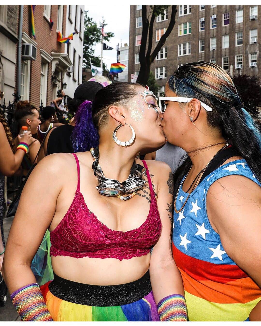 GQさんのインスタグラム写真 - (GQInstagram)「In celebration of #Pride and the New York City parade, week took to the streets of Manhattan on Sunday afternoon to capture some of the magic on display there, including scenes from outside Stonewall itself, inside the West Village's historic Julius', and much more. 🌈✨(📸 @kristaschlueter) #worldpride」7月2日 8時42分 - gq