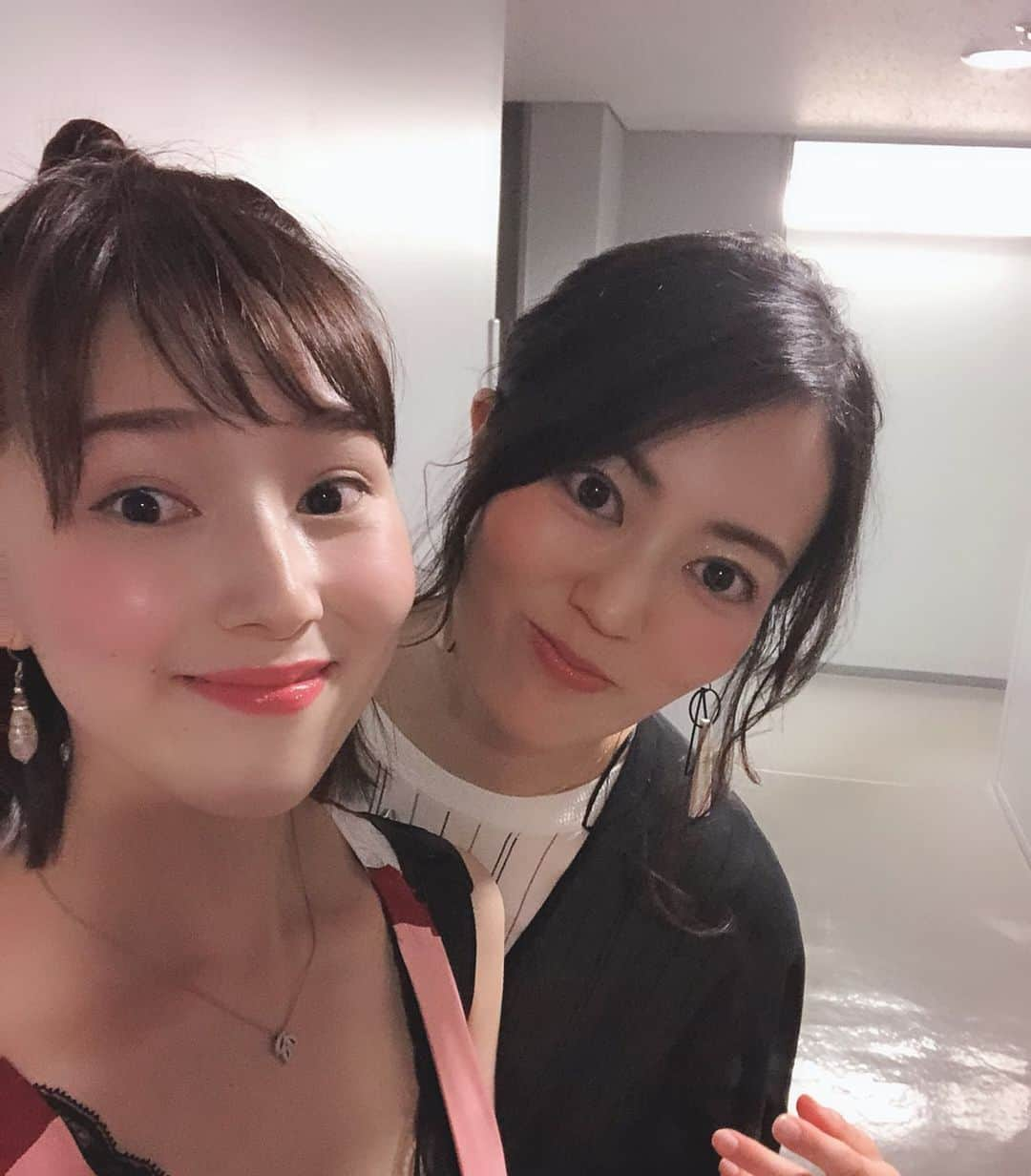 彩星りおんさんのインスタグラム写真 - (彩星りおんInstagram)「ローマの投稿、ちょっと休憩🇮🇹﻿ またぼちぼち載せていきます。﻿ ＊＊＊＊＊＊＊＊＊＊＊＊＊＊＊﻿ ﻿ ﻿ PIPPIN、観劇させていただきました✨﻿ 想像を超えるエキサイティングな舞台！﻿ 終始ドキドキしながら拝見し、ラストは予想外の展開に驚き。﻿ 人生について深く考えさせられるお話でした。﻿ むー、こんなに面白いならNYでも観ておけばよかったなぁー。﻿ ﻿ 霧矢さんは魅力的でセクシーでファストラーダがとってもお似合いでした✨ウィッグもお衣装も素晴らしい着こなしで、もちろんお顔もいつも通り最高に美しく、ずっと食い入るように見つめてました😍😂﻿ ﻿ NYでランチした妃白ゆあちゃんも出演されていて楽屋で会えました！相変わらず可愛いわぁ💓﻿ まだまだ公演は続くのでネタバレ出来ませんが、個人的には黄色の着ぐるみ系お衣装がめちゃくちゃ好きでした。﻿ ﻿ 他にも知り合いが出演していて皆さんのご活躍を楽しく拝見しました☺️﻿ 大楽まで頑張ってください✨✨✨﻿ ﻿ Went to see the Japanese version of the b-way musical PIPPIN.﻿ It was extraordinarily and definitely the most thrilling show I've ever seen in Japan!!﻿ Kiriya-san who appeared in the show as Fastrada is my sinior of Takarazuka.﻿ I'm going to perform in her 25th anniversary dinner show in August. Super excited!!!﻿ ﻿ ﻿ ﻿ #霧矢大夢 さん﻿ #妃白ゆあ ちゃん﻿ #中原由貴 ちゃん﻿ #broadwaymusical﻿ #pippin﻿ ﻿」7月2日 8時46分 - rion.ayahoshi