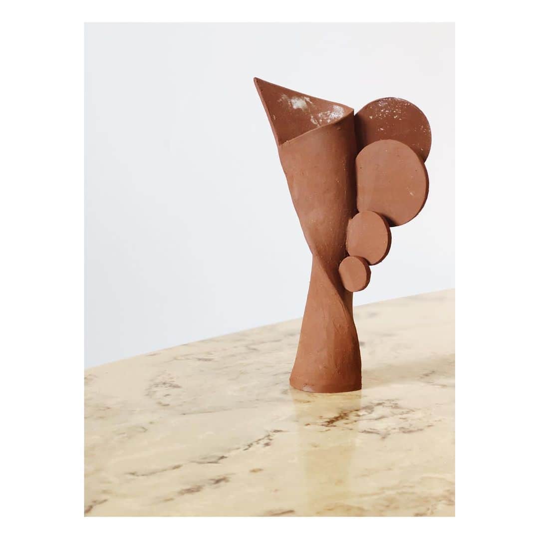 アポロジーさんのインスタグラム写真 - (アポロジーInstagram)「Monday Miniature ... /// /// Lundi petitesetée  #ceramics #pottery #handmade #terracotta #clay #moderncraft #future #vision #unic #art #sculpture」7月2日 8時47分 - olivia_cognet