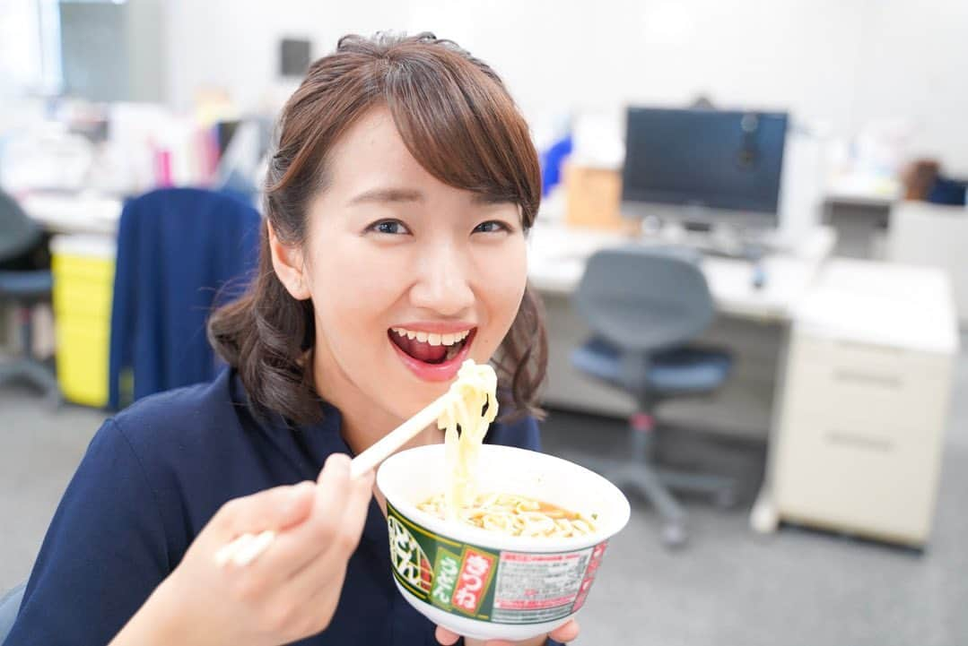 札幌テレビ「どさんこワイド朝」さんのインスタグラム写真 - (札幌テレビ「どさんこワイド朝」Instagram)「. 今日、7月2日は「うどんの日」❗️ ということで、朝ごはんにきつねうどんを食べました🦊  甘じょっぱいお揚げが美味しいんですよね〜！ ごちそうさまでした🥢✨ . #もぐもぐタイム  #stv #どさんこワイド朝  #西尾優希」7月2日 8時56分 - dosanko_asa