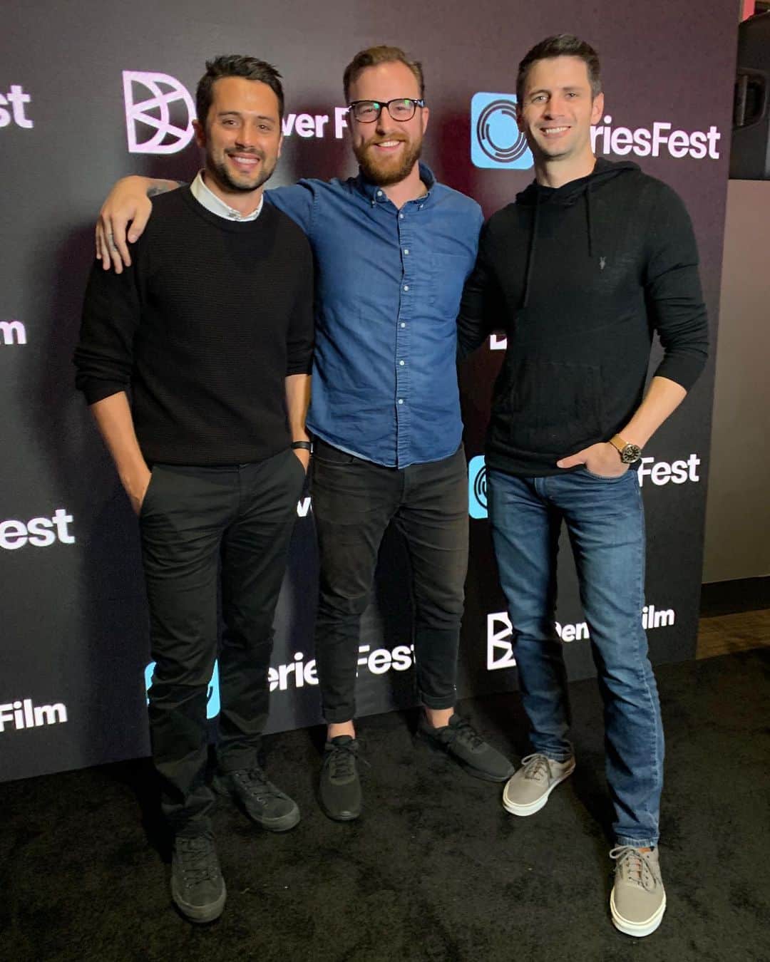 ジェームズ・ラファティのインスタグラム：「A belated yet enthusiastic thank you to the entire @seriesfest team for having @everyoneisdoinggreat back to screen our second episode and blabber on about our crowdfunding journey. @calebiswack moderated our panel and in addition to being courageously bearded throughout, he expertly guided the conversation in a thoughtful, insightful manner. Well done, Caleb. Now please give me my shirt back. You were only supposed to have that for one picture.」