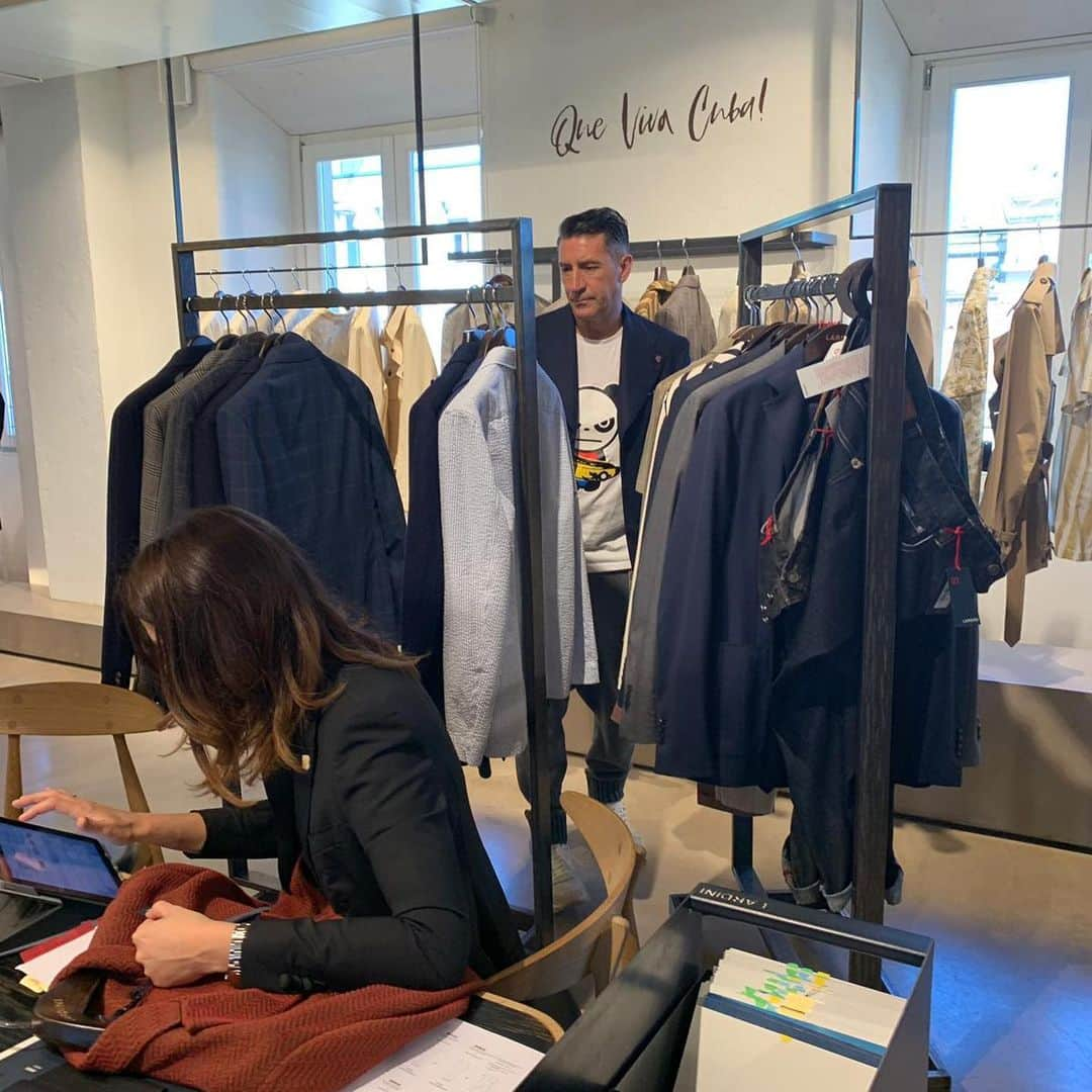 パンツェッタ・ジローラモさんのインスタグラム写真 - (パンツェッタ・ジローラモInstagram)「Shopping in Lardini ##lardini #lardiniofficial #wearinglardini #luigilardini #lardinidonna #lardinifilottrano #woosterlardini #lardinitokyo #lardini40th #curvalardini #alessiolardini #lardinivolley #lardiniwoman #lardinitokyostore #lardini_official #lardiniss19 #lardinistyle #leardini #lardiniaw1819 #leardinigroup #lardiniblazer #lardinijacket」7月2日 9時17分 - girolamo.me