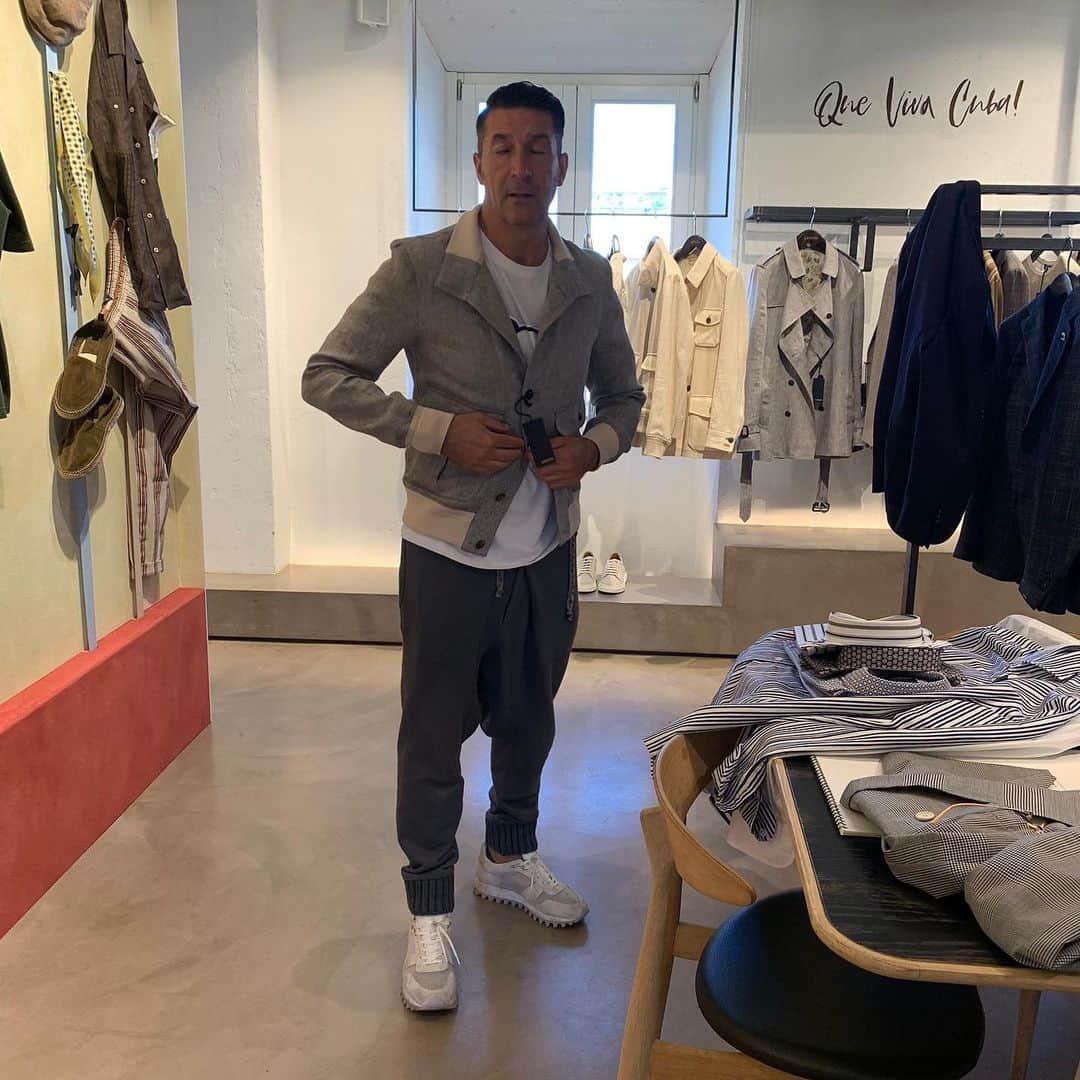 パンツェッタ・ジローラモさんのインスタグラム写真 - (パンツェッタ・ジローラモInstagram)「Shopping in Lardini ##lardini #lardiniofficial #wearinglardini #luigilardini #lardinidonna #lardinifilottrano #woosterlardini #lardinitokyo #lardini40th #curvalardini #alessiolardini #lardinivolley #lardiniwoman #lardinitokyostore #lardini_official #lardiniss19 #lardinistyle #leardini #lardiniaw1819 #leardinigroup #lardiniblazer #lardinijacket」7月2日 9時17分 - girolamo.me