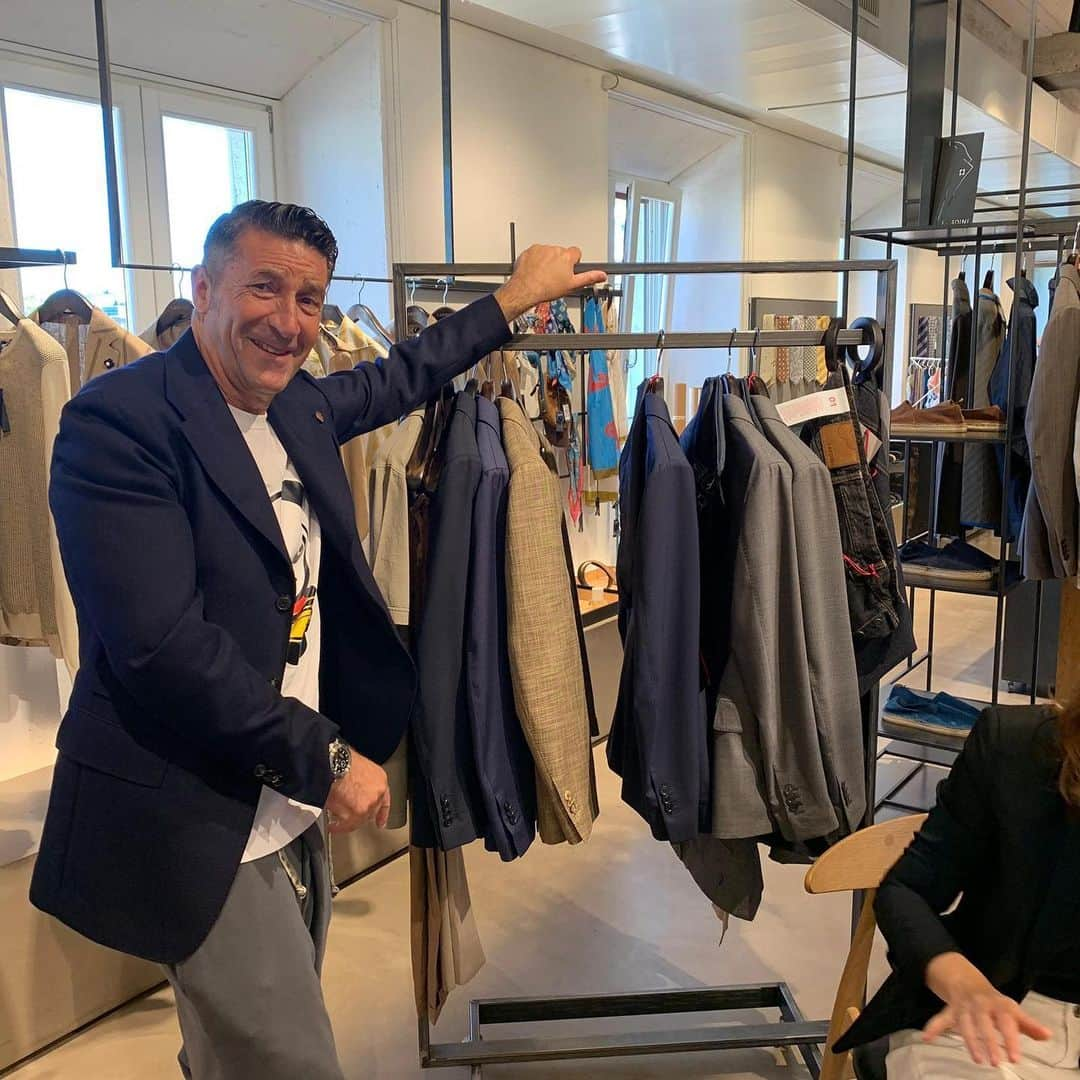 パンツェッタ・ジローラモさんのインスタグラム写真 - (パンツェッタ・ジローラモInstagram)「Shopping in Lardini ##lardini #lardiniofficial #wearinglardini #luigilardini #lardinidonna #lardinifilottrano #woosterlardini #lardinitokyo #lardini40th #curvalardini #alessiolardini #lardinivolley #lardiniwoman #lardinitokyostore #lardini_official #lardiniss19 #lardinistyle #leardini #lardiniaw1819 #leardinigroup #lardiniblazer #lardinijacket」7月2日 9時17分 - girolamo.me