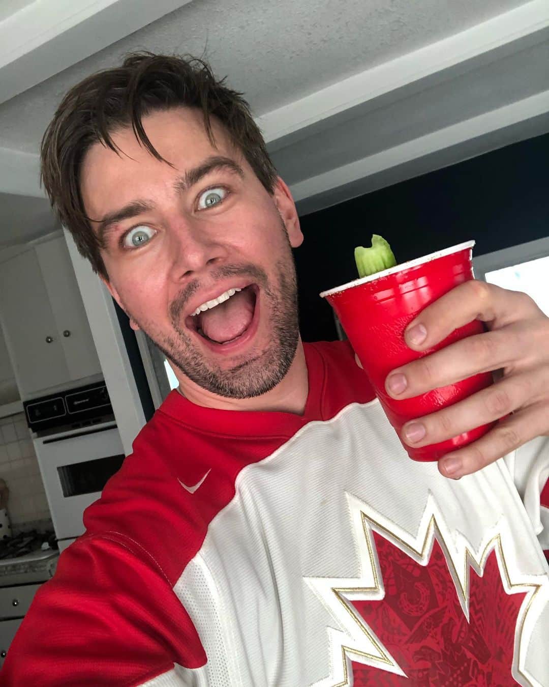 トーランス・クームスのインスタグラム：「HOMEMADE CAESARS FOR CANADA DAY MOTHERLICKERS」