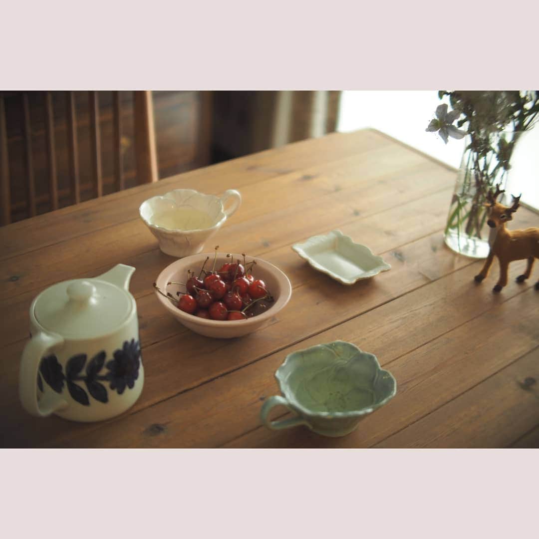 花澄さんのインスタグラム写真 - (花澄Instagram)「さくらんぼの可愛さたるや。 スモークツリーの優しさたるや。  #tokyo#japan#olympus#olympuspen#olympuspenepl8#switar#macroswitar#macroswitar26mm#oldlens#cinelens#オールドレンズ#シネレンズ#oldlens_tokyo#cherry#さくらんぼ#東方美人#台湾茶」7月2日 9時37分 - textisan
