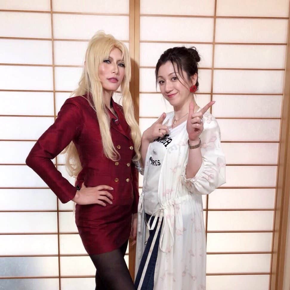 鷹村アオイのインスタグラム：「7/1（月）大阪の毎日放送 ミント！さんに登場させていただきました。 . 同世代の野々村友紀子さん @nonomura_yukiko の軽快なトークで安心して取材を受ける事が出来ました。ありがとうございました✨ . 好きなことを 好きなだけやる事が アンチエイジングや！ を頂きました✨ . ミント！さんありがとうございました！！ . #コスプレイヤー #ミント #野々村友紀子 #毎日放送 #毎日放送ミント」