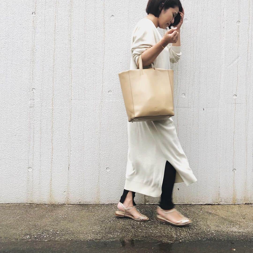 望月律子さんのインスタグラム写真 - (望月律子Instagram)「梅雨☺︎ 雨が降るのか降らないのか…何だかんだはっきりしない天気です。 皆さん体調崩さないように気をつけてくださいね。 #ロングニットワンピース #リブレギンス #レイヤード #楽ちんです」7月2日 9時32分 - ritsukomochizuki