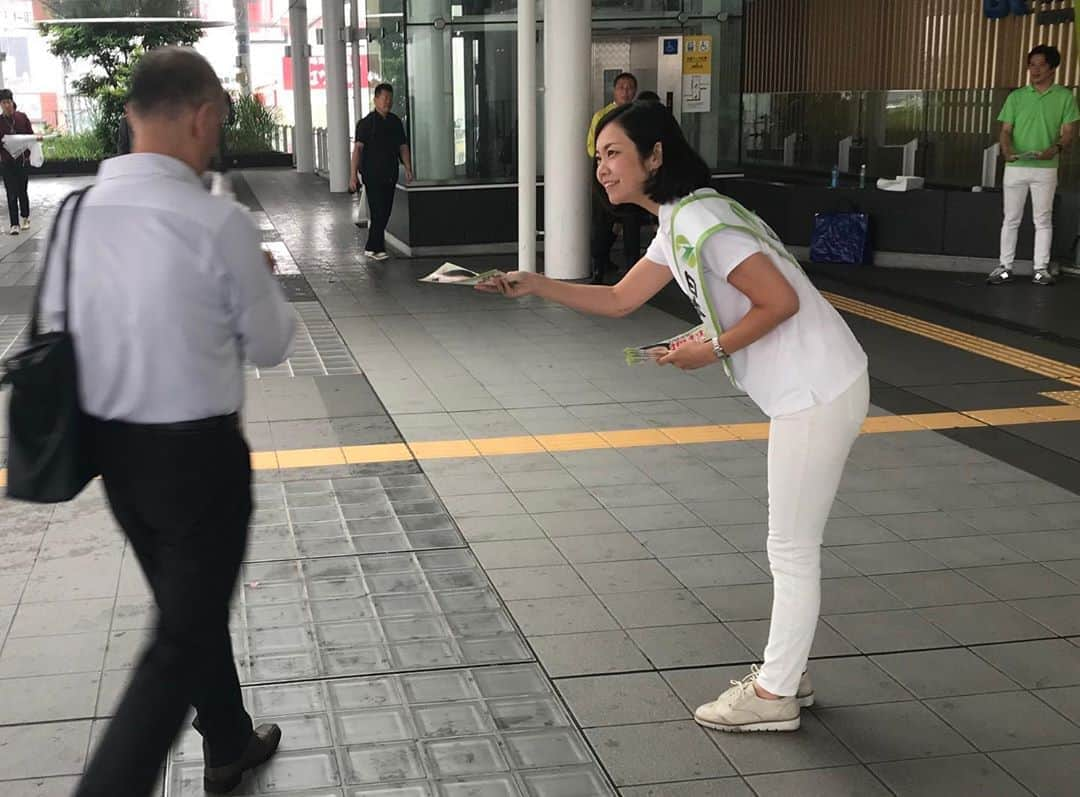 足立康史さんのインスタグラム写真 - (足立康史Instagram)「今朝は７時半から阪急茨木市駅、ＪＲ茨木駅の駅頭で、参院大阪選挙区２人目の候補予定者【梅村みずほ】さんと公認決定のご挨拶。茨木市議会の岩本議員、萩原議員もご一緒に。ありがとうございます。これから池田市内に向かいます！」7月2日 9時40分 - adachiyasushi