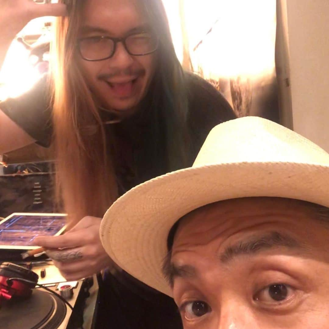 DJ SANCONさんのインスタグラム写真 - (DJ SANCONInstagram)「昨夜木屋町ゴールデン酒場の 《毎日が週末シリーズ》 初日来てくれたみんな有難う！  来てくれたみんな以上にDJ陣が 楽しんでました✌️ 木屋町ゴールデン酒場シリーズは まだまだ続きますので 是非おこしやす！  今週土曜日も 木屋町大作戦 @surfdiscokyoto  でKENKENと一緒にDJです！  #kenken #djsancon #木屋町ゴールデン酒場 #ケンケン」7月2日 9時55分 - djsancon