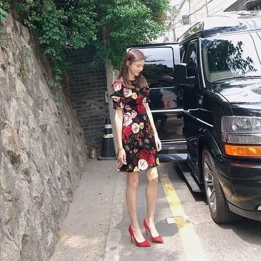 チャ・イェリョンさんのインスタグラム写真 - (チャ・イェリョンInstagram)「어제 여자플러스3 스타일브런치🥨 제작 발표회 했어요🌹 내일 sbs 플러스 오전 10시 저녁11시 첫방송! 이예요🙆‍♀️내일 만나요❤ 예쁜 사진 감사합니다🙇‍♀️」7月2日 10時06分 - chayeryun