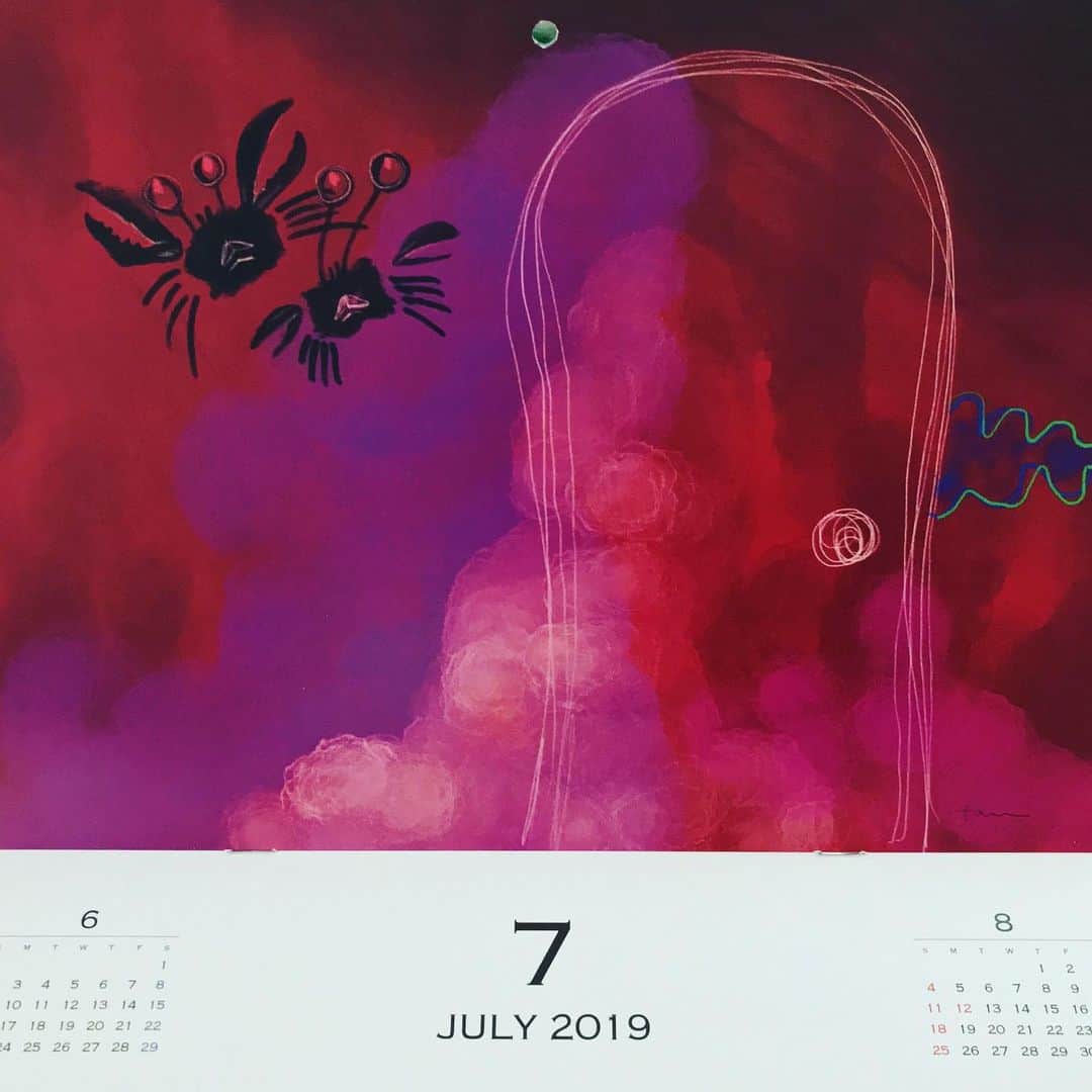 たむらぱんさんのインスタグラム写真 - (たむらぱんInstagram)「真ん中くらいのJulyが来たかに。 ほらちょうどいいとこにいたい、からもう、逃れられないよ。 あぁドアノブに手が。 . . . #tamurapan#Calendar2019 #たむらぱん#カレンダー #artwork#calendar#July#7月#♋️」7月2日 10時18分 - _tamurapan_