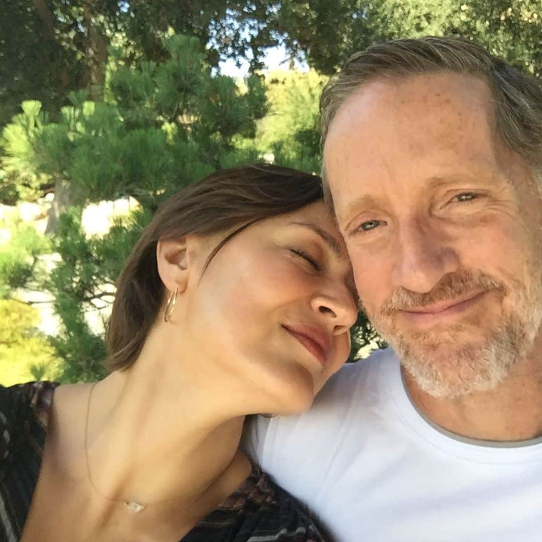 レスリー・フェラさんのインスタグラム写真 - (レスリー・フェラInstagram)「Sometimes you just have to get out in nature.  My sanctuary (aside from my own home) is @thehuntingtonlibrary and Gardens. It’s my Tiffany’s. My husband and I played hooky last week. #happyrabbits」7月2日 10時39分 - mslesleyfera