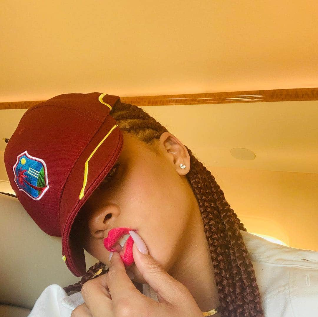 リアーナさんのインスタグラム写真 - (リアーナInstagram)「reppin 🇧🇧 and the whole #WestIndies」7月2日 10時52分 - badgalriri