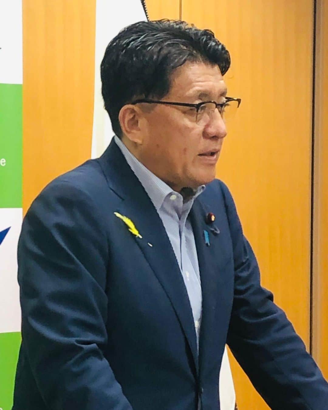 平井卓也さんのインスタグラム写真 - (平井卓也Instagram)「閣議後の定例記者会見です。 私から、「G20大阪サミット」に関し私の担務関係の結果などについて報告。また、私も出席しますが、「５Gと交通信号機との連携によるトラステッドネットの全国展開に向けた関係府省等連絡会議」の初会合を本日開催します。道路上の信号機に設置した５Gアンテナを公共インフラとして活用していくための省庁連絡会で、社会実装に向けた全国展開シナリオや具体的な活用シーン、将来的な海外展開の取組等について検討します。 #平井卓也　#自民党　#G20　#大阪　#5G　#信号機」7月2日 10時59分 - hiratakuchan0125