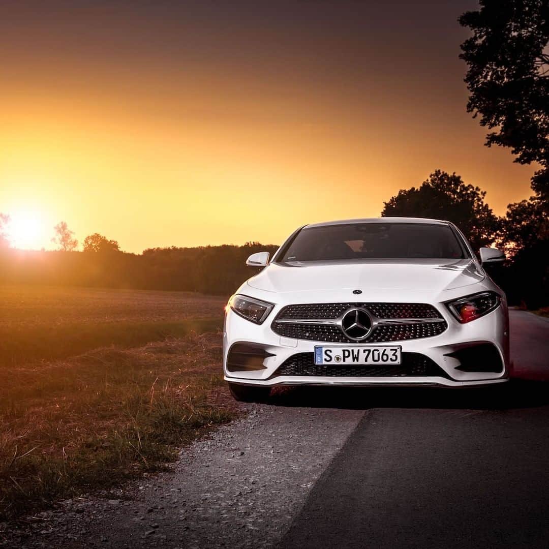 メルセデス・ベンツさんのインスタグラム写真 - (メルセデス・ベンツInstagram)「Sunset atmosphere. ☀️ 📸: @riccispeckelsphotography for #MBsocialcar . #Mercedes #MercedesBenz #MBCar #InstaCar #carsofinstagram #CLS #cars247#sunset」7月2日 11時00分 - mercedesbenz