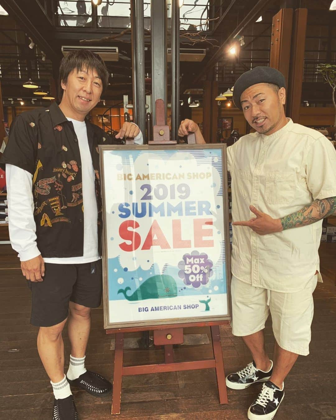 BUCCIさんのインスタグラム写真 - (BUCCIInstagram)「岡山のBIG AMERICAN SHOP 絶賛セール中！ いいもん揃ってるから是非！  #etking #bucci #岡山 #服屋 #bigamericanshop #ビクアメ #えもっさん #義理の兄 #優しい人 #見つけたら声かけてあげて」7月2日 16時37分 - bucci04et