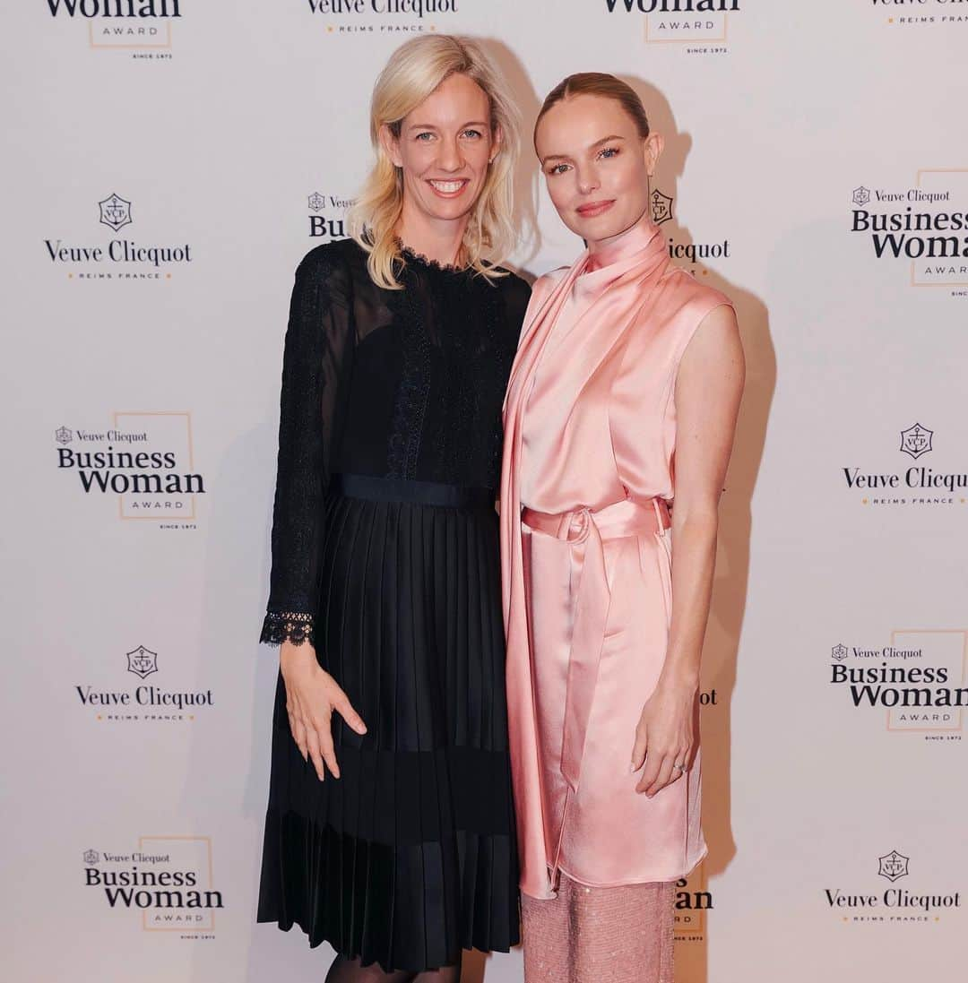 ケイト・ボスワースさんのインスタグラム写真 - (ケイト・ボスワースInstagram)「It was an honor to be a part of today’s @veuveclicquot_ww event honoring such incredible & inspiring women. 🥂 These honorees are the real deal entrepreneurs- the pioneers, the challengers, the trailblazers. Congratulations to Kim Jackson, who amongst many other things, is the CEO of a private investment company, a trained engineer - and who is now investing in start ups founded by women as well as clean energy and workplace equality. 👏🏼💥#veuveclicquotXwomen」7月2日 16時33分 - katebosworth